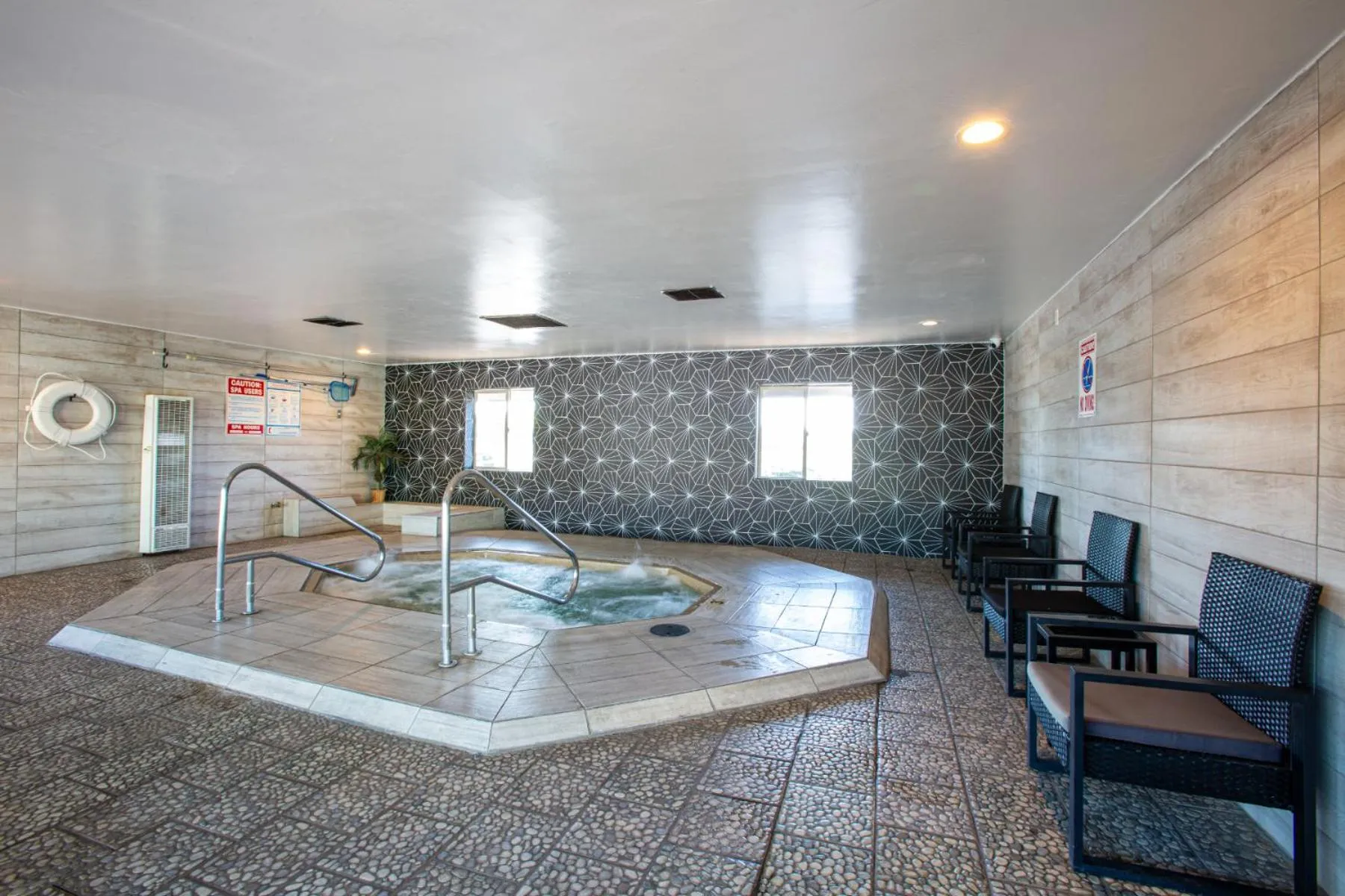 Hot Tub in Hotel Elev8 Flagstaff, Trademark Collection by Wyndham