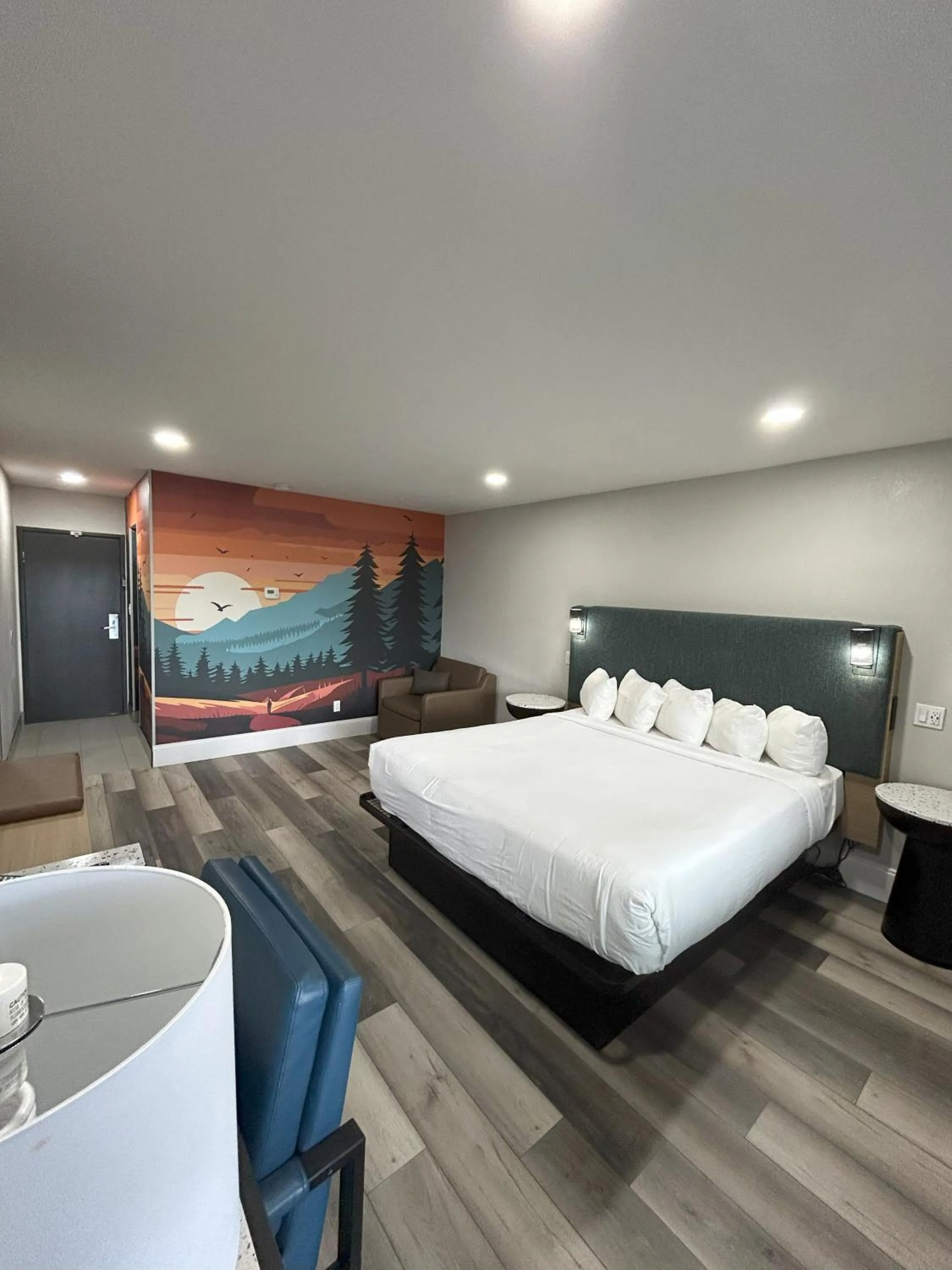 Bedroom, Bed in Hotel Elev8 Flagstaff, Trademark Collection by Wyndham