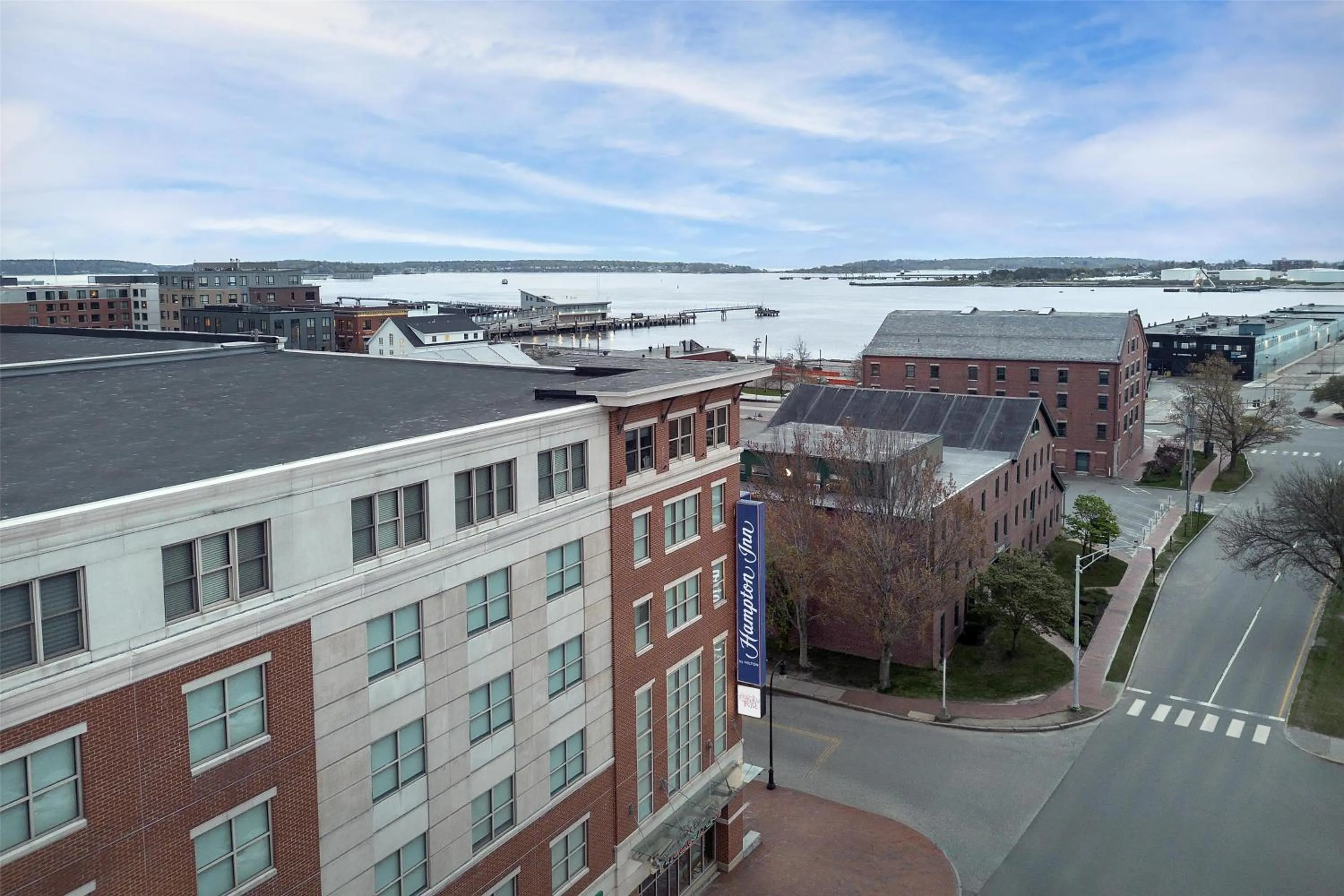 Property building in Hampton Inn Portland Downtown Waterfront