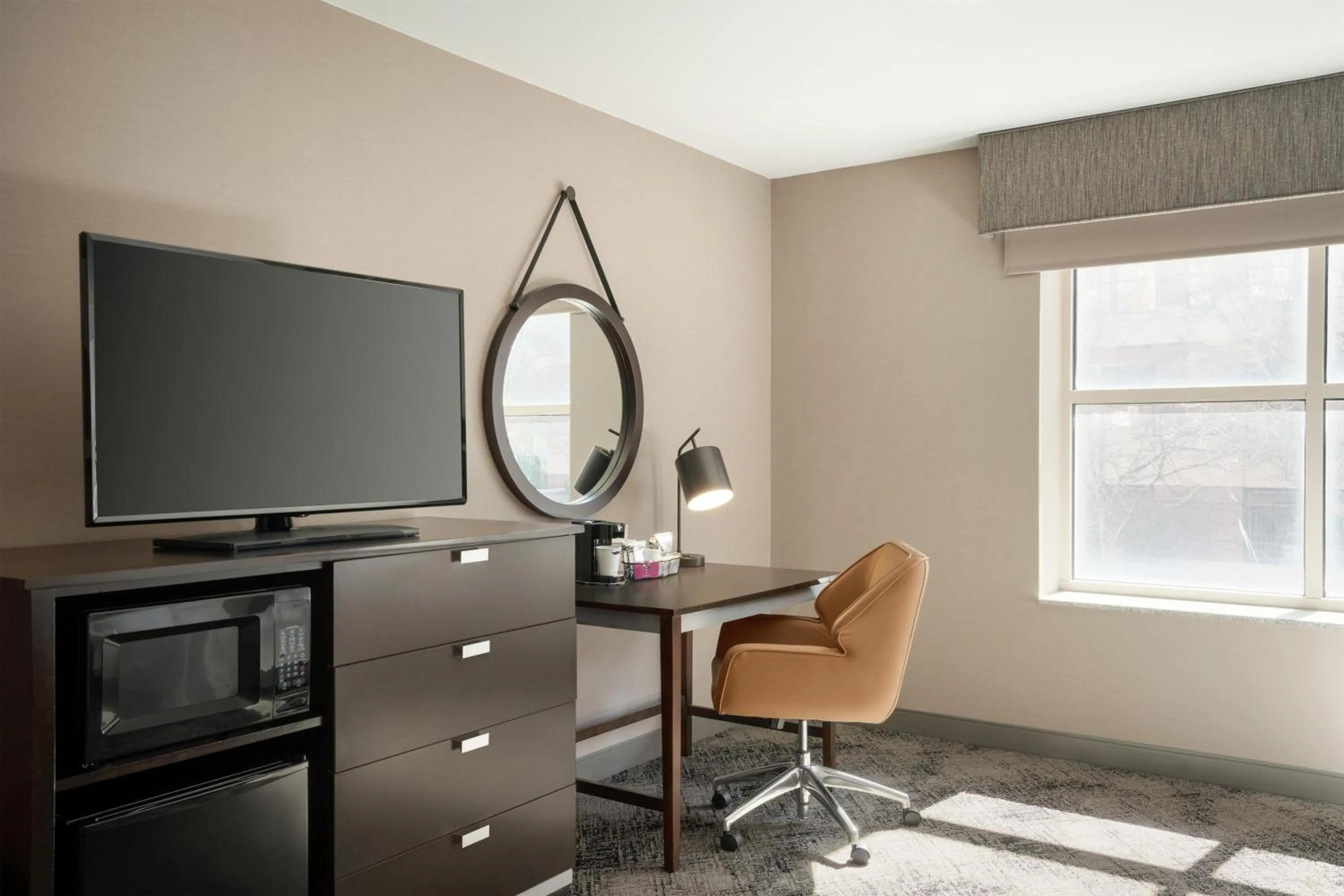 Bedroom in Hampton Inn Portland Downtown Waterfront
