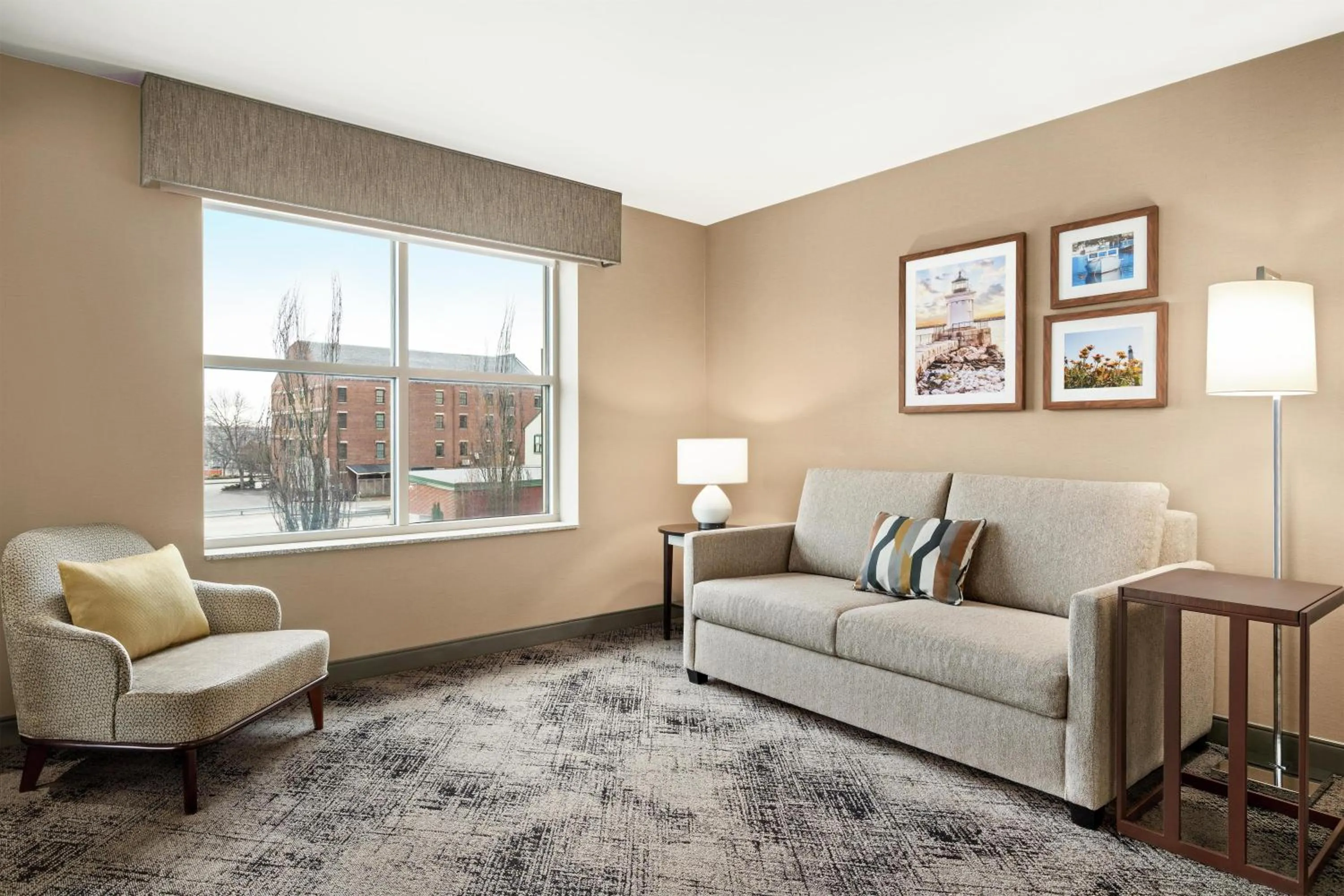 Living room in Hampton Inn Portland Downtown Waterfront