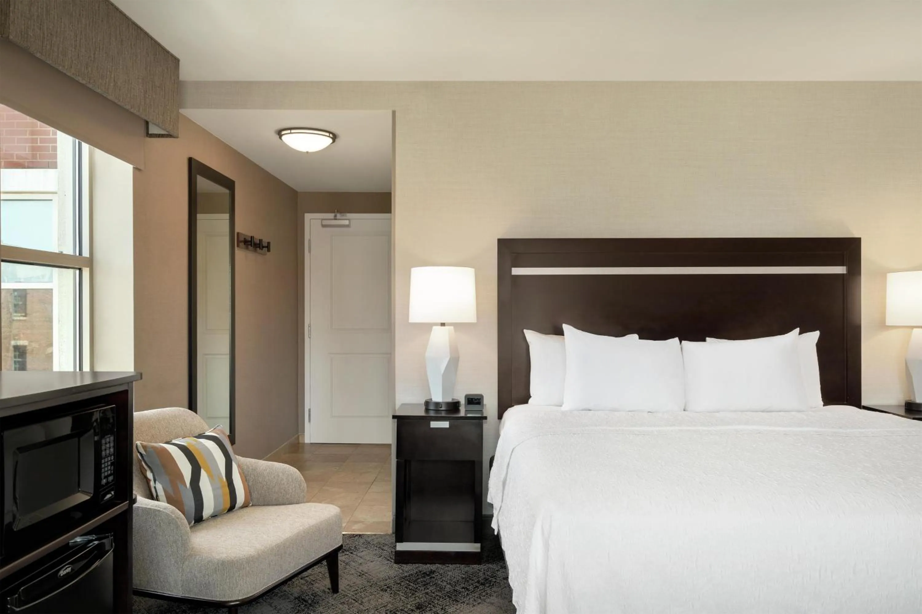 Bed in Hampton Inn Portland Downtown Waterfront