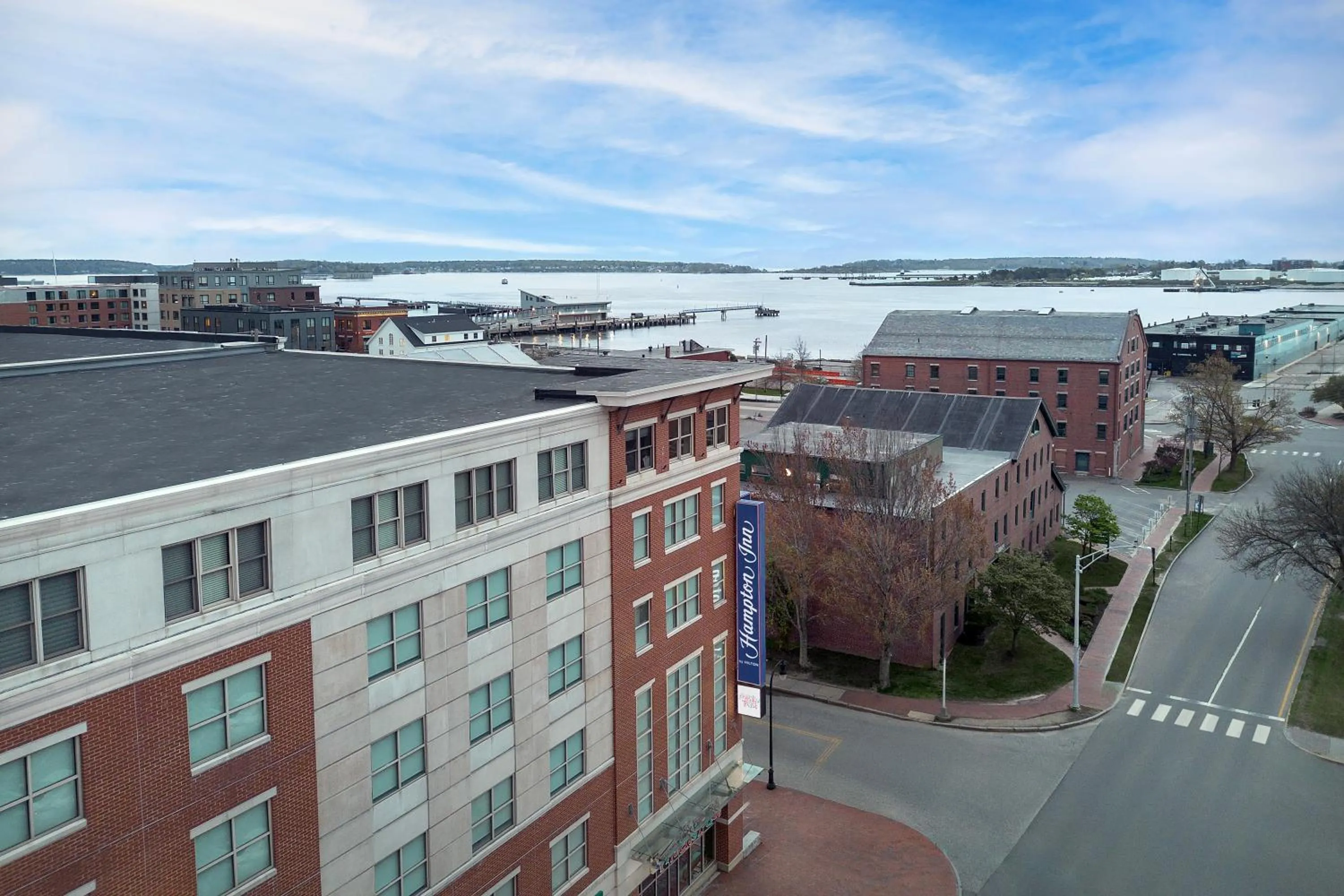 Property building in Hampton Inn Portland Downtown Waterfront