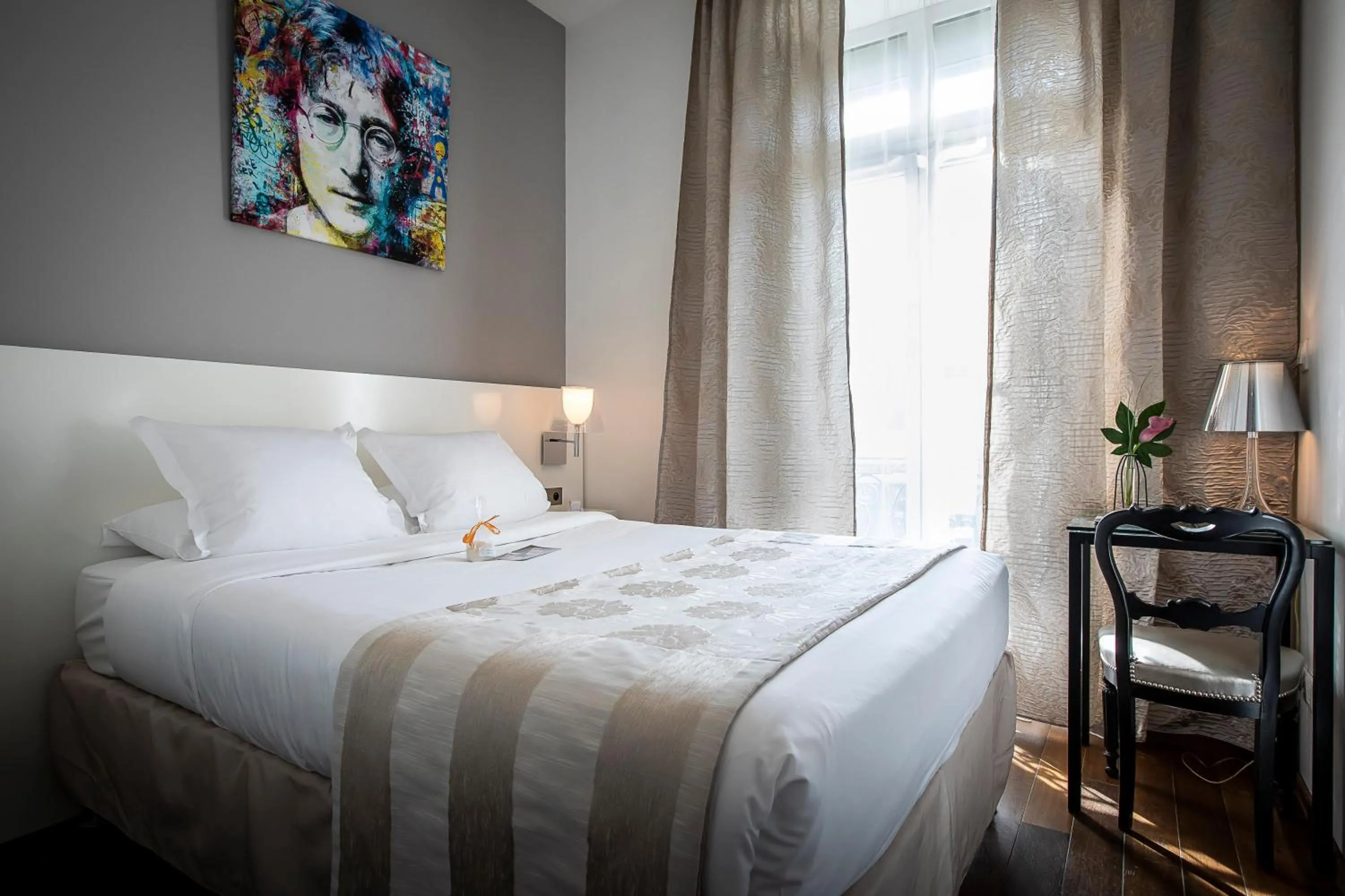 Bed in Le Manoir Hôtel