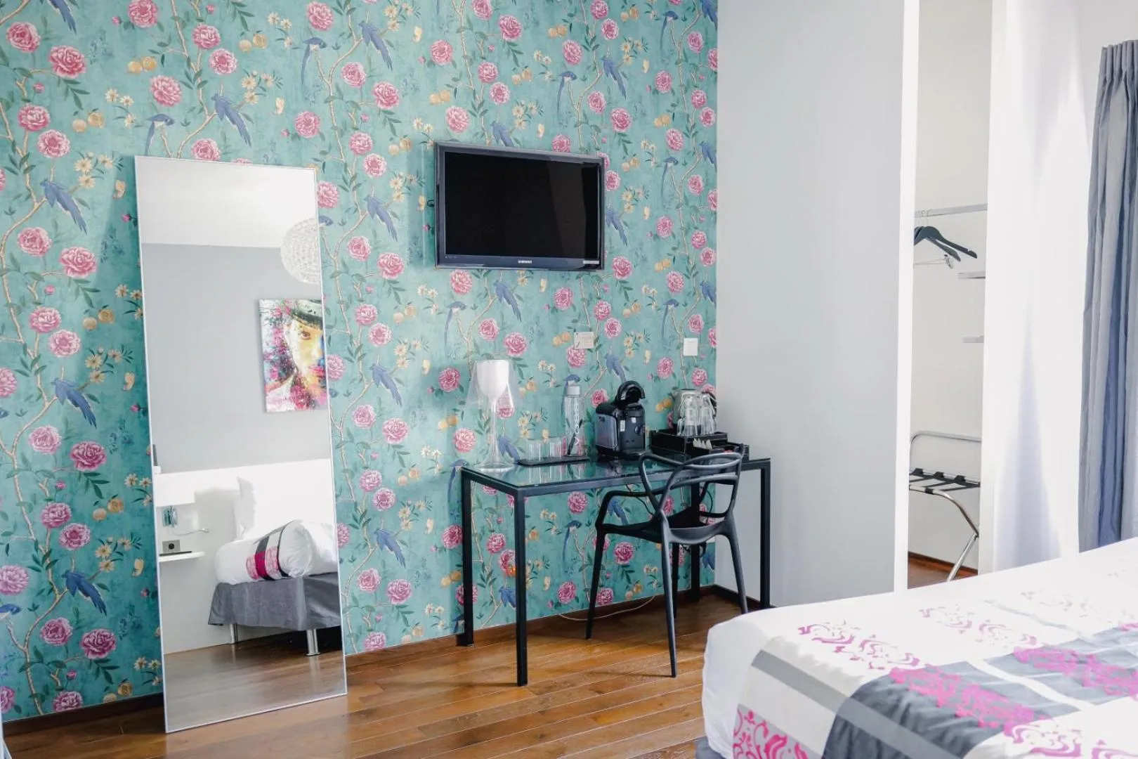 Photo of the whole room, Bed in Le Manoir Hôtel