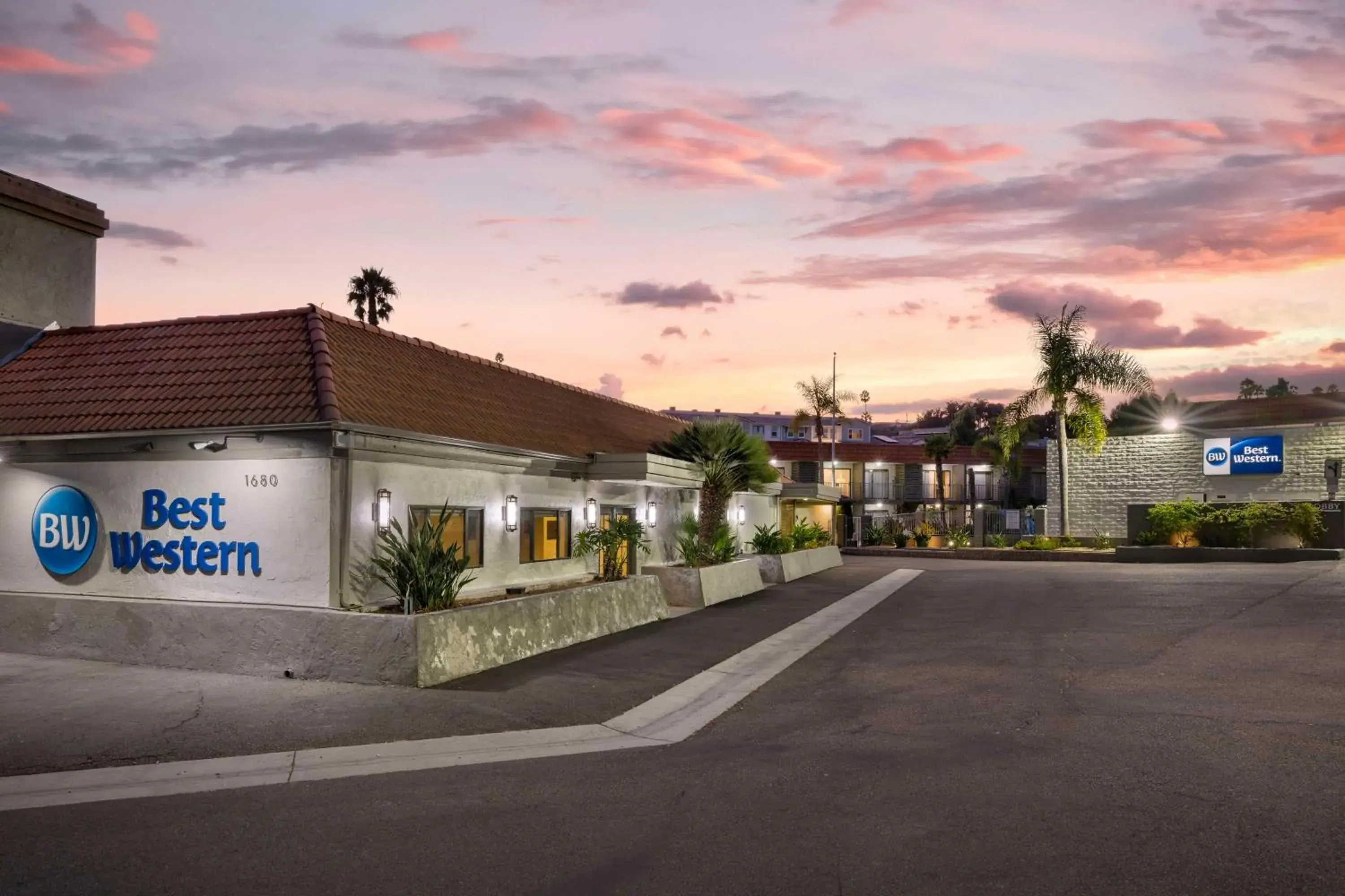 Property building in Best Western Oceanside Inn Property building in Best Western Oceanside Inn