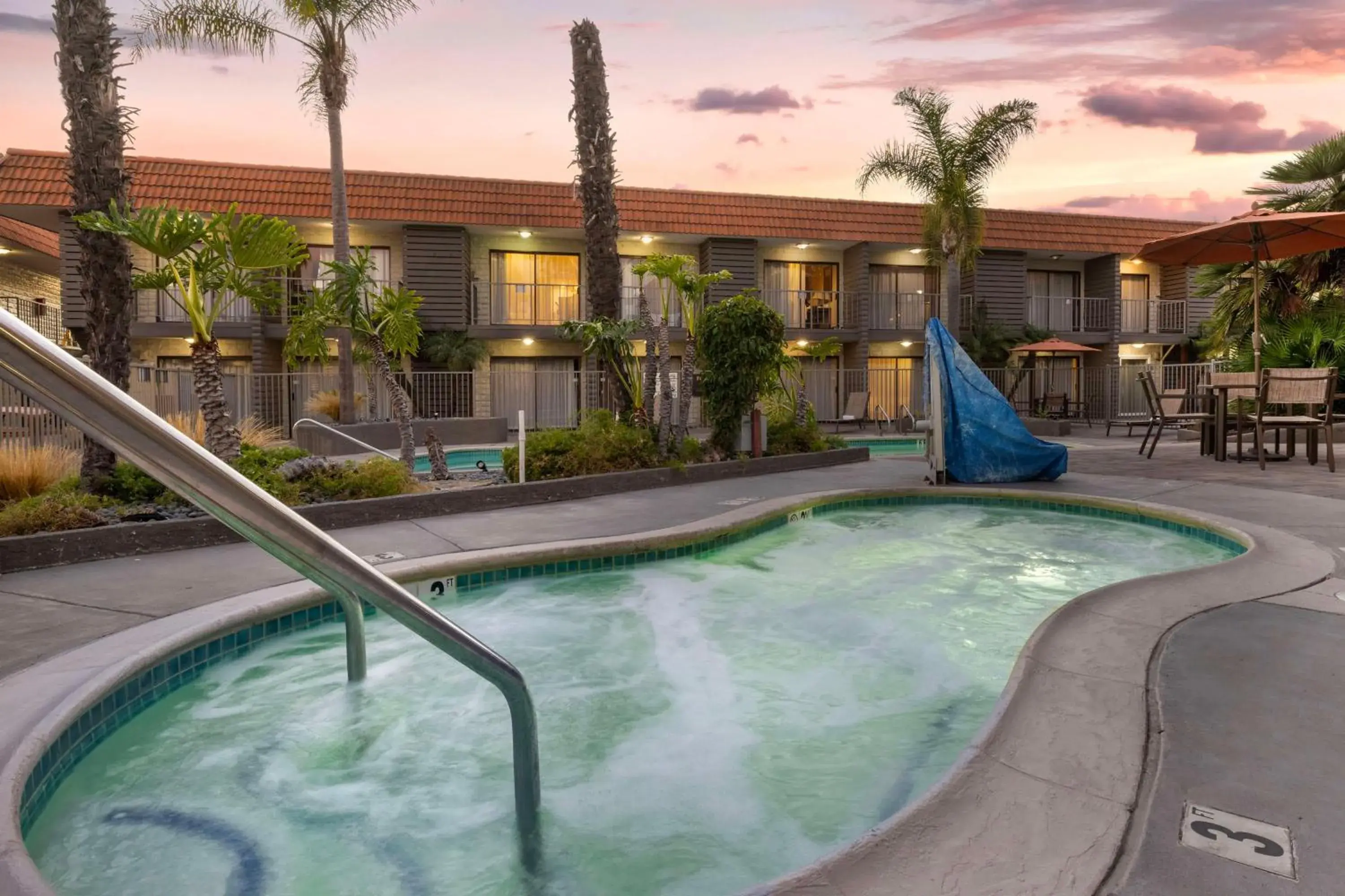 Pool view in Best Western Oceanside Inn Pool view in Best Western Oceanside Inn