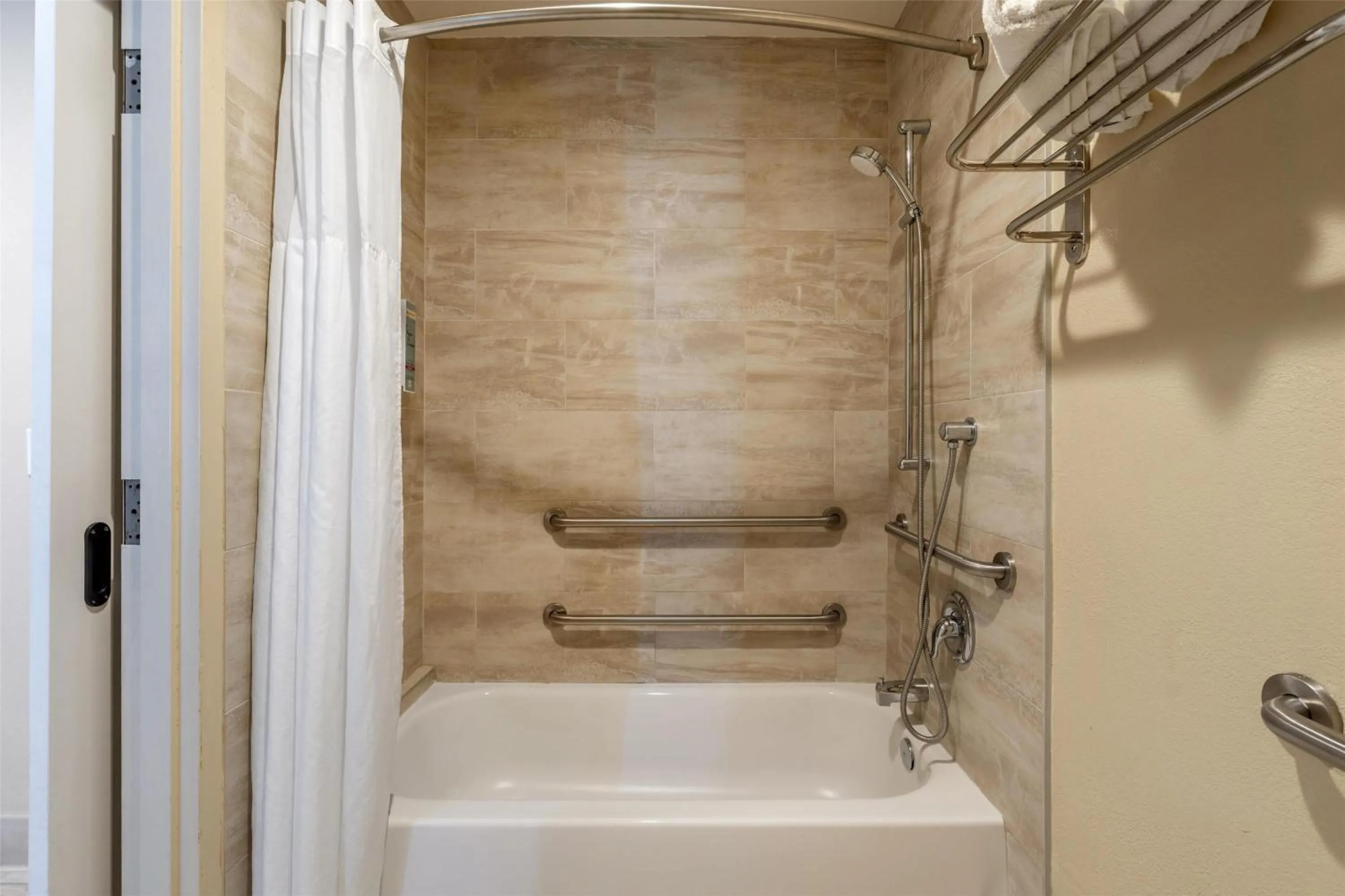 Bathroom in Best Western Oceanside Inn