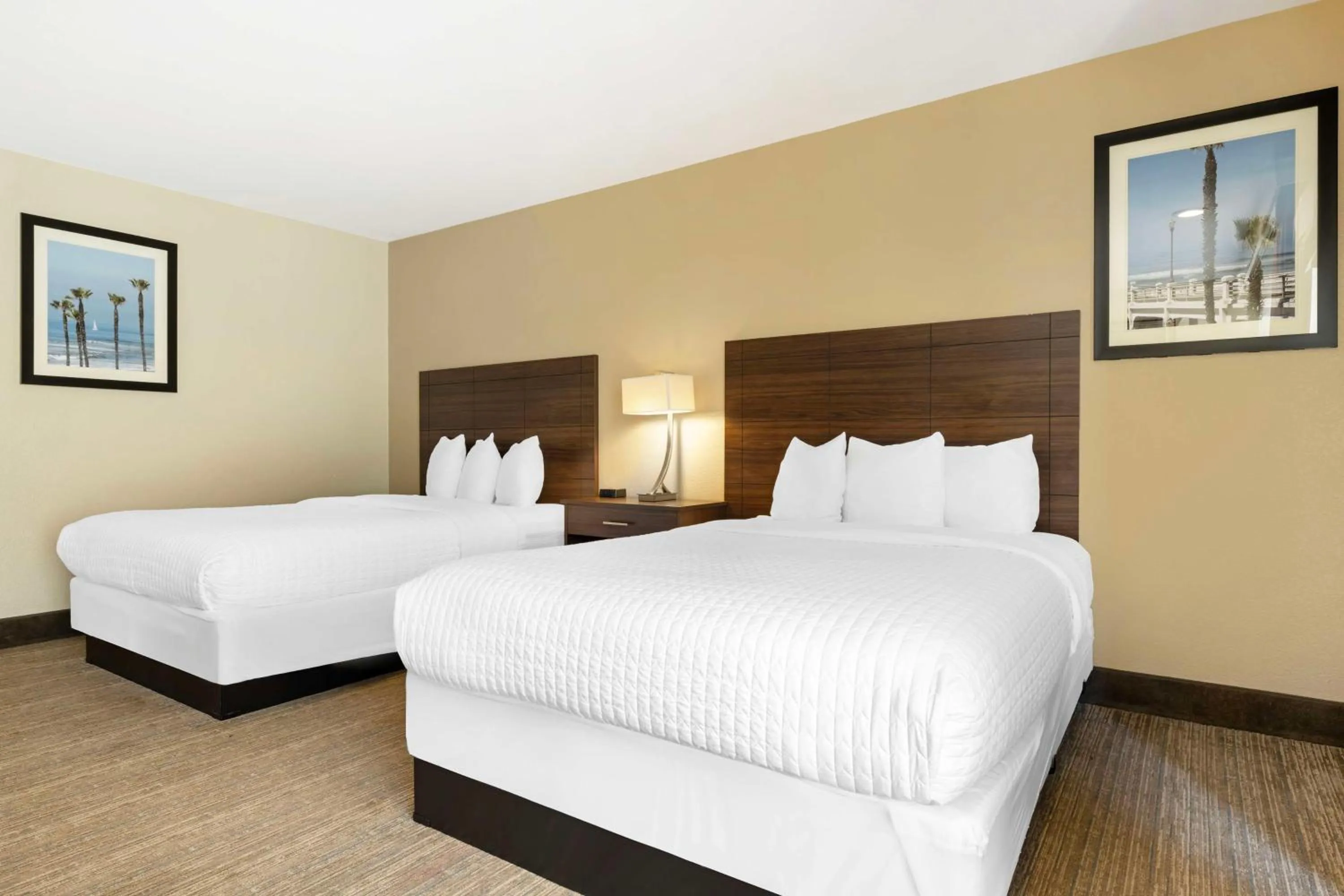 Bedroom, Bed in Best Western Oceanside Inn