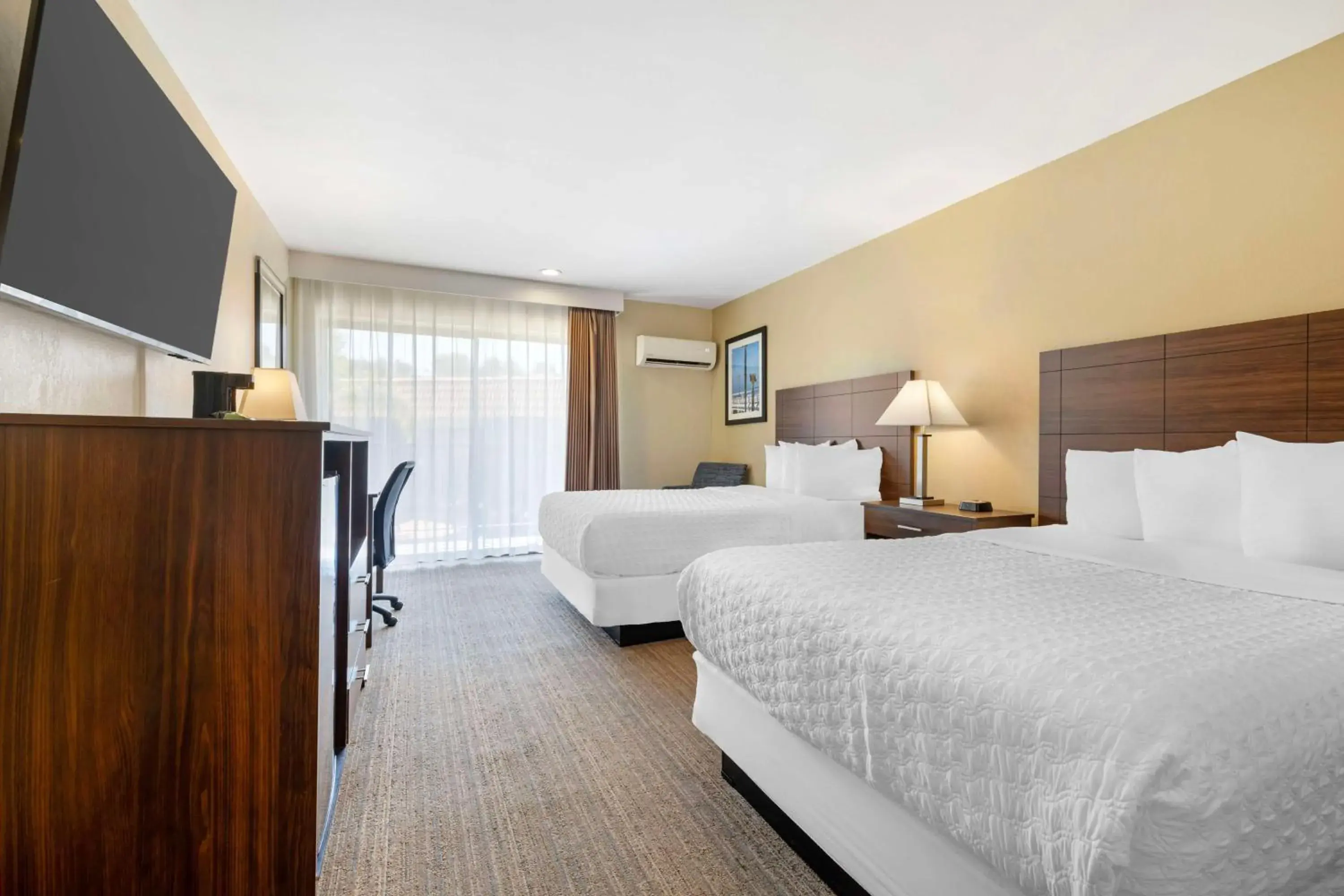 Bedroom, Bed in Best Western Oceanside Inn Bedroom, Bed in Best Western Oceanside Inn