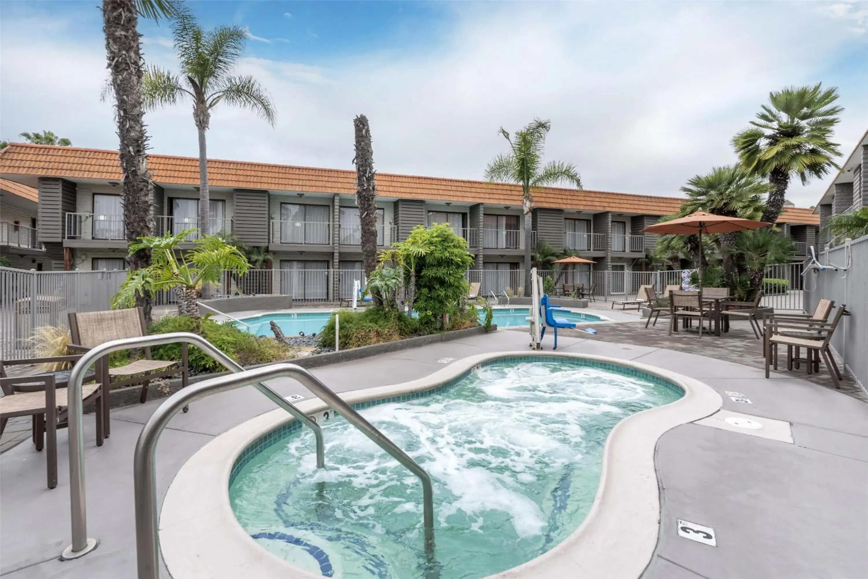 Pool view in Best Western Oceanside Inn Pool view in Best Western Oceanside Inn