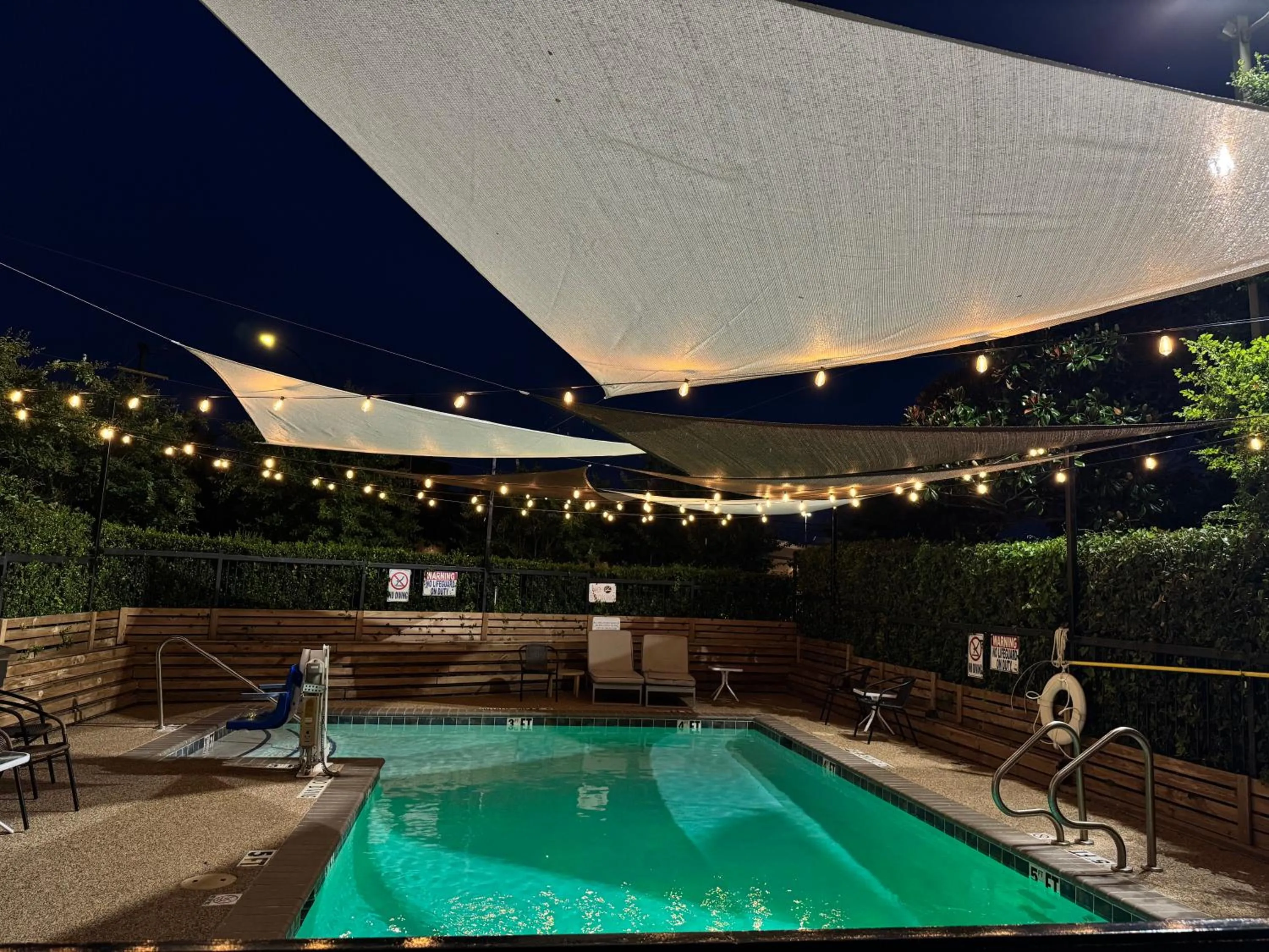 Swimming pool in Days Inn by Wyndham Arlington