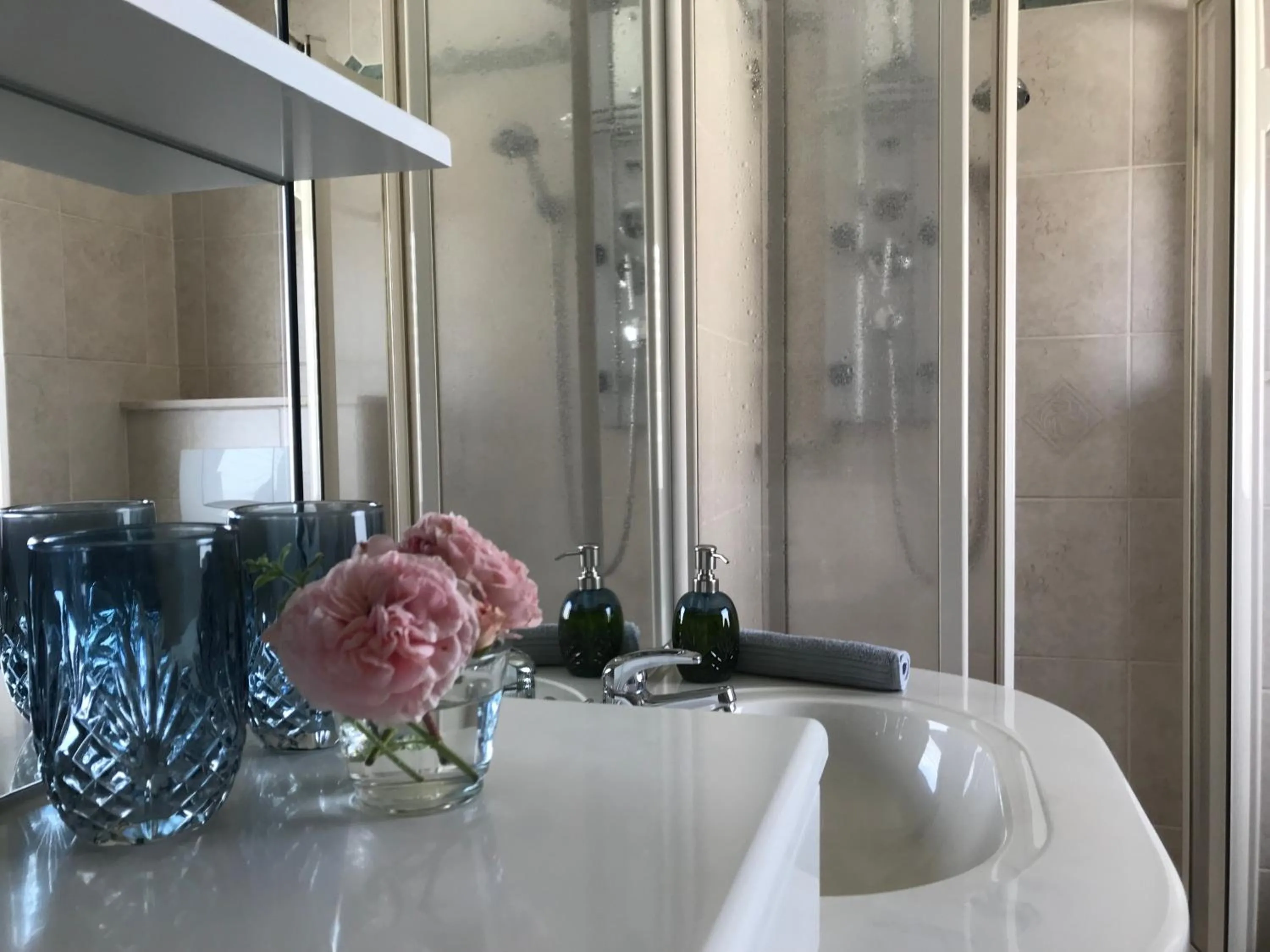 Shower in Pension 19