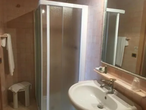 Shower in Hotel Il Chiostro