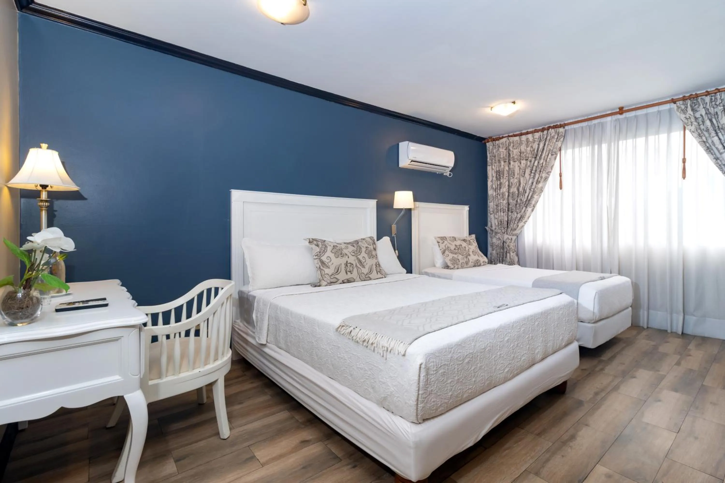 Photo of the whole room, Bed in Casa García