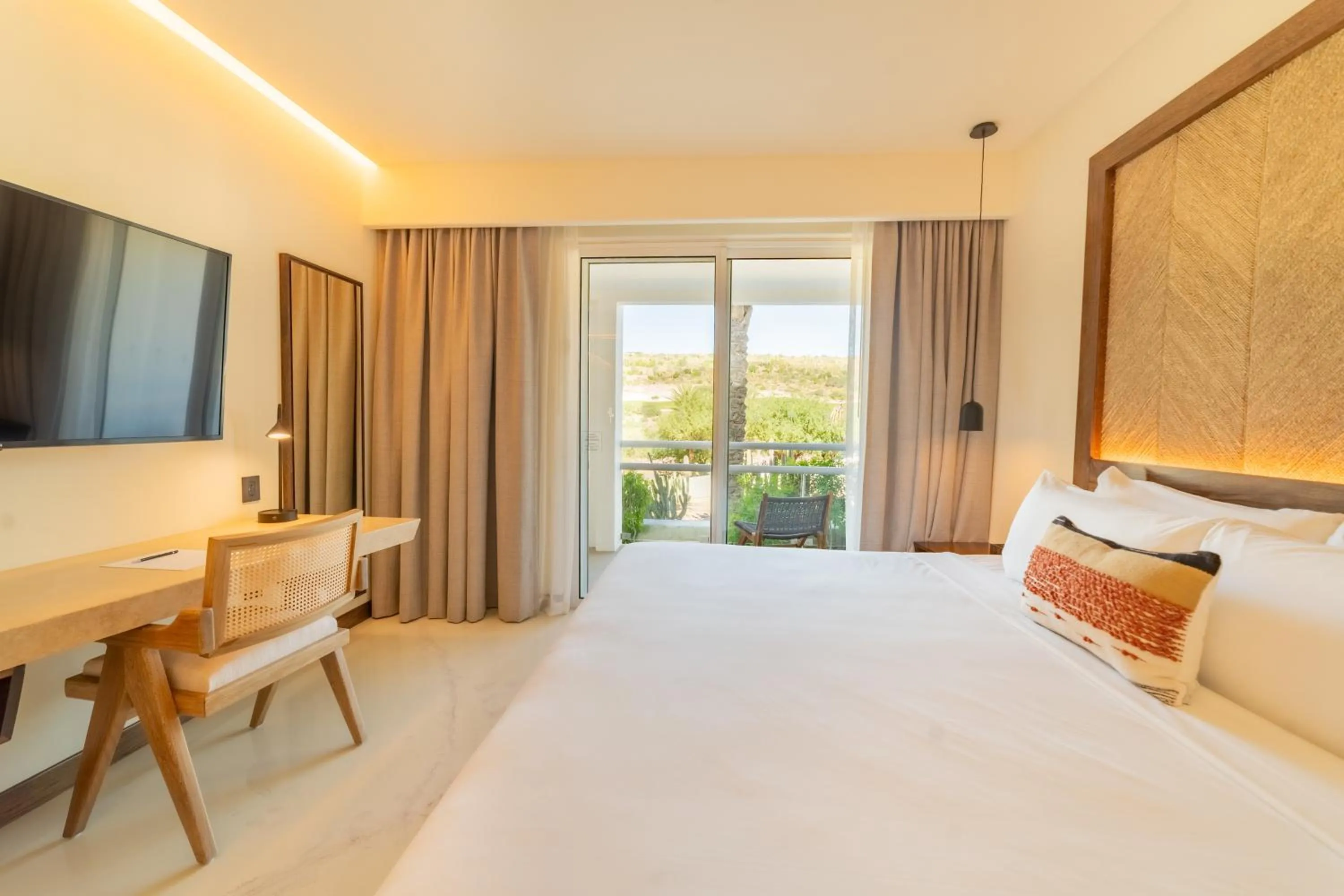 Bed in Hotel Indigo La Paz Puerta Cortes by IHG