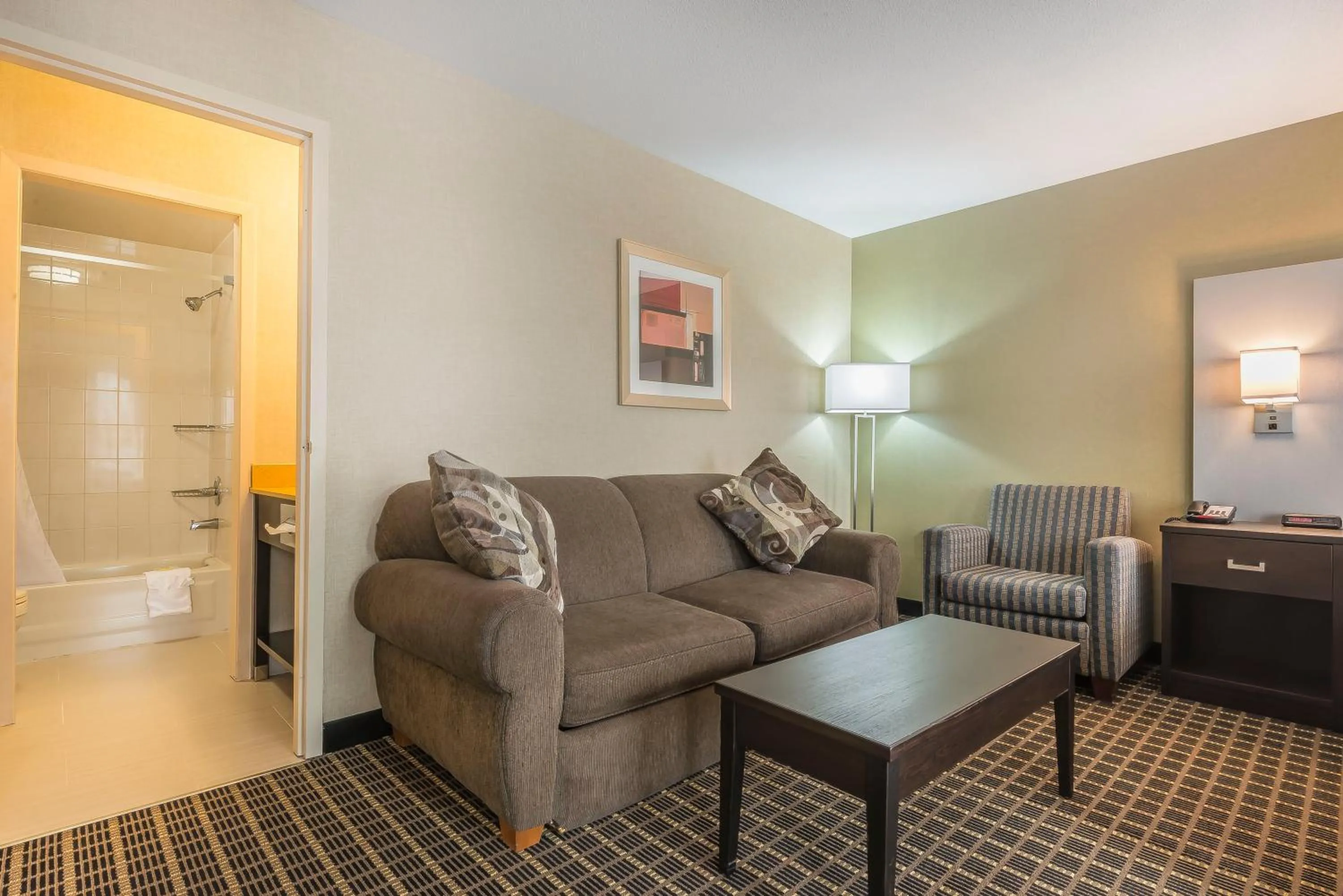 Seating area in Quality Inn & Suites Windsor - Downtown