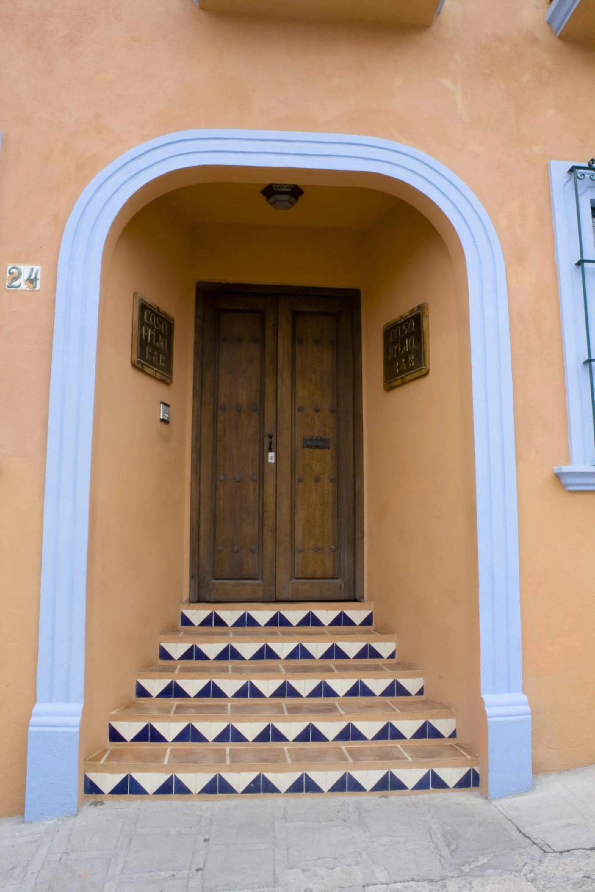 Facade/entrance in Casa Frida B&B