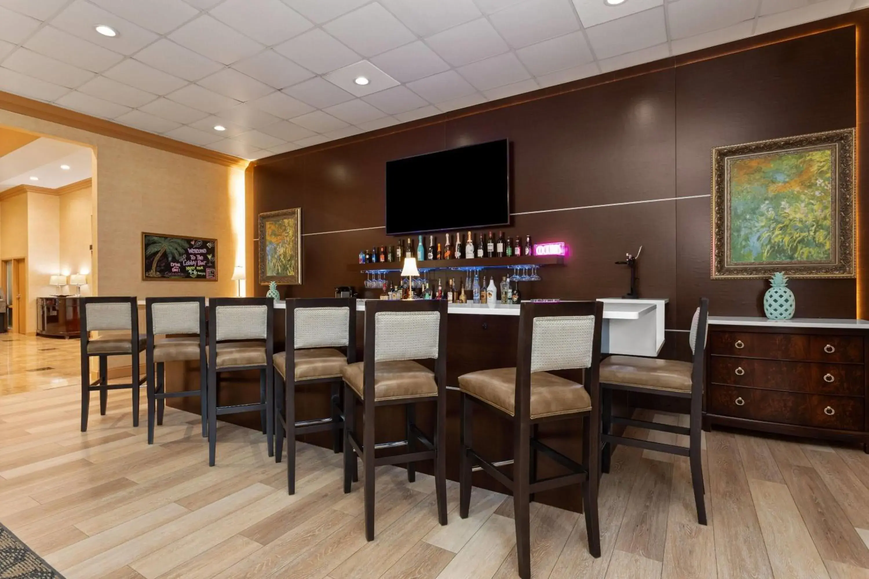 Lounge or bar in Hawthorn Extended Stay by Wyndham West Palm Beach Lounge or bar in Hawthorn Extended Stay by Wyndham West Palm Beach