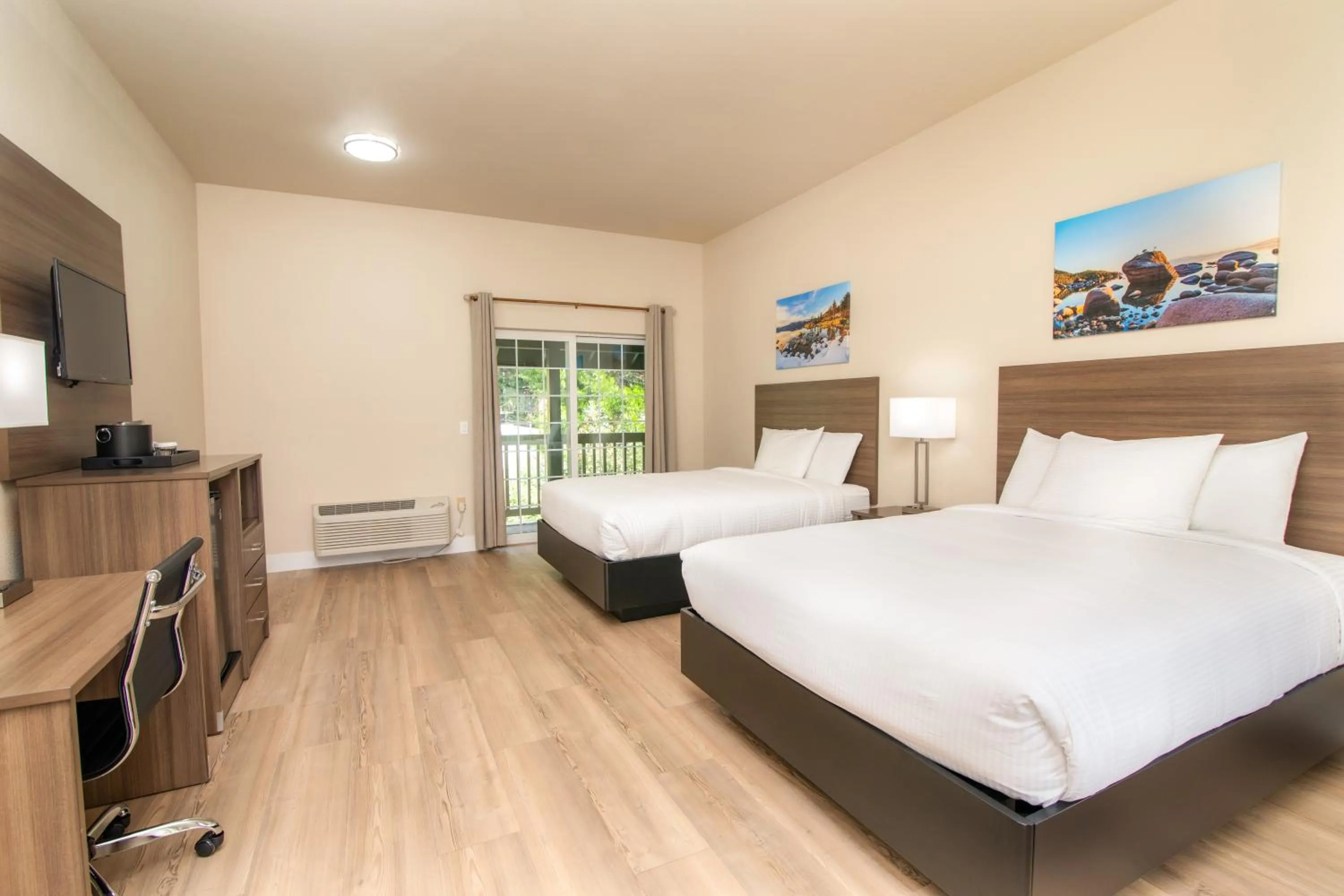 TV and multimedia, Bed in Westhaven Inn Pollock Pines Camino