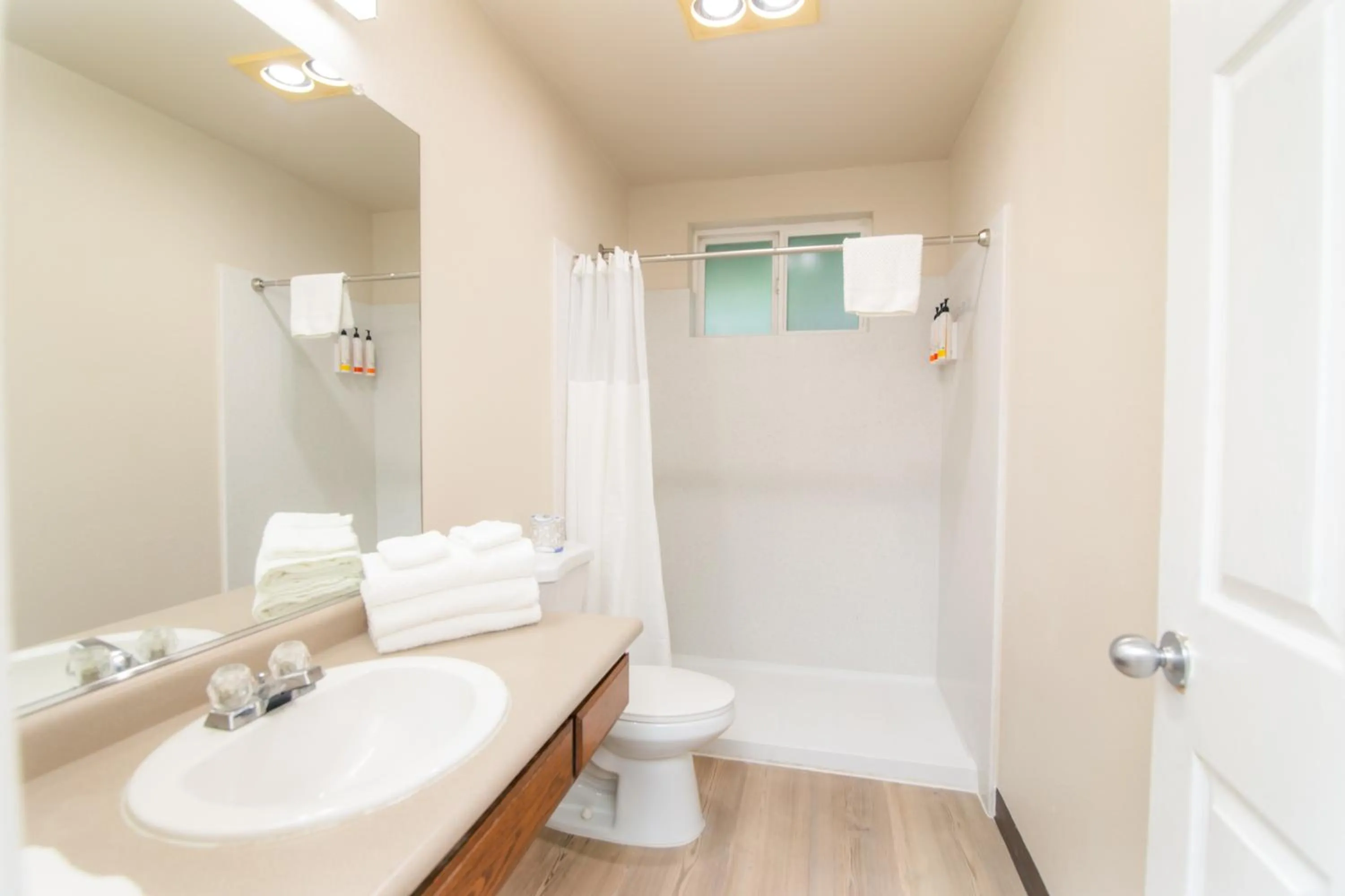 Shower in Westhaven Inn Pollock Pines Camino