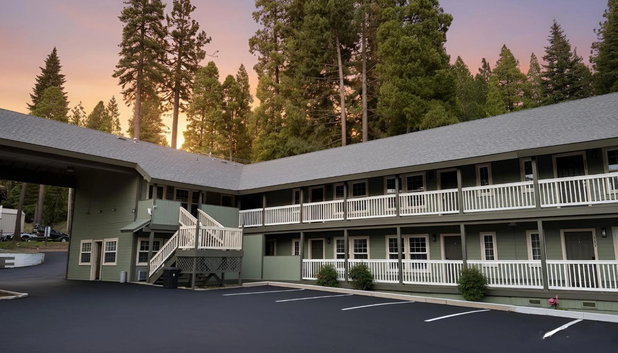 Property building in Westhaven Inn Pollock Pines Camino