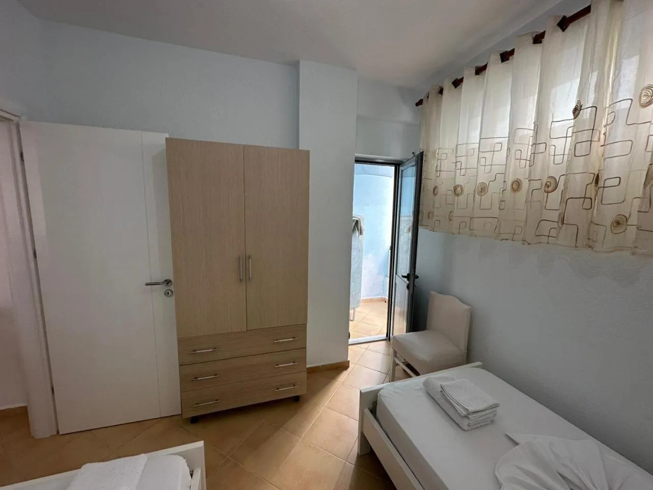Bedroom, Bed in Taulant
