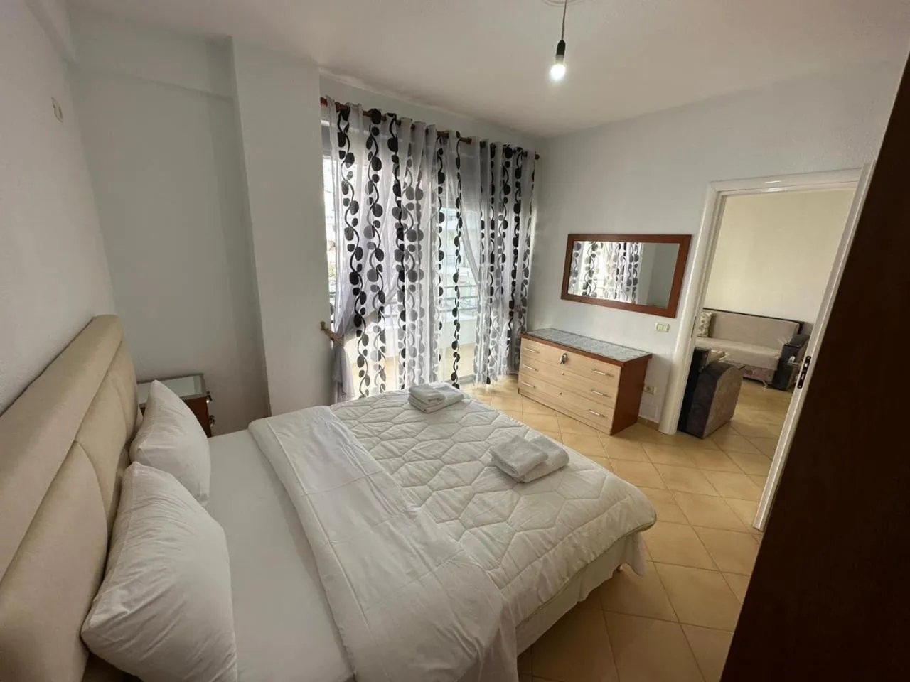 Bedroom, Bed in Taulant