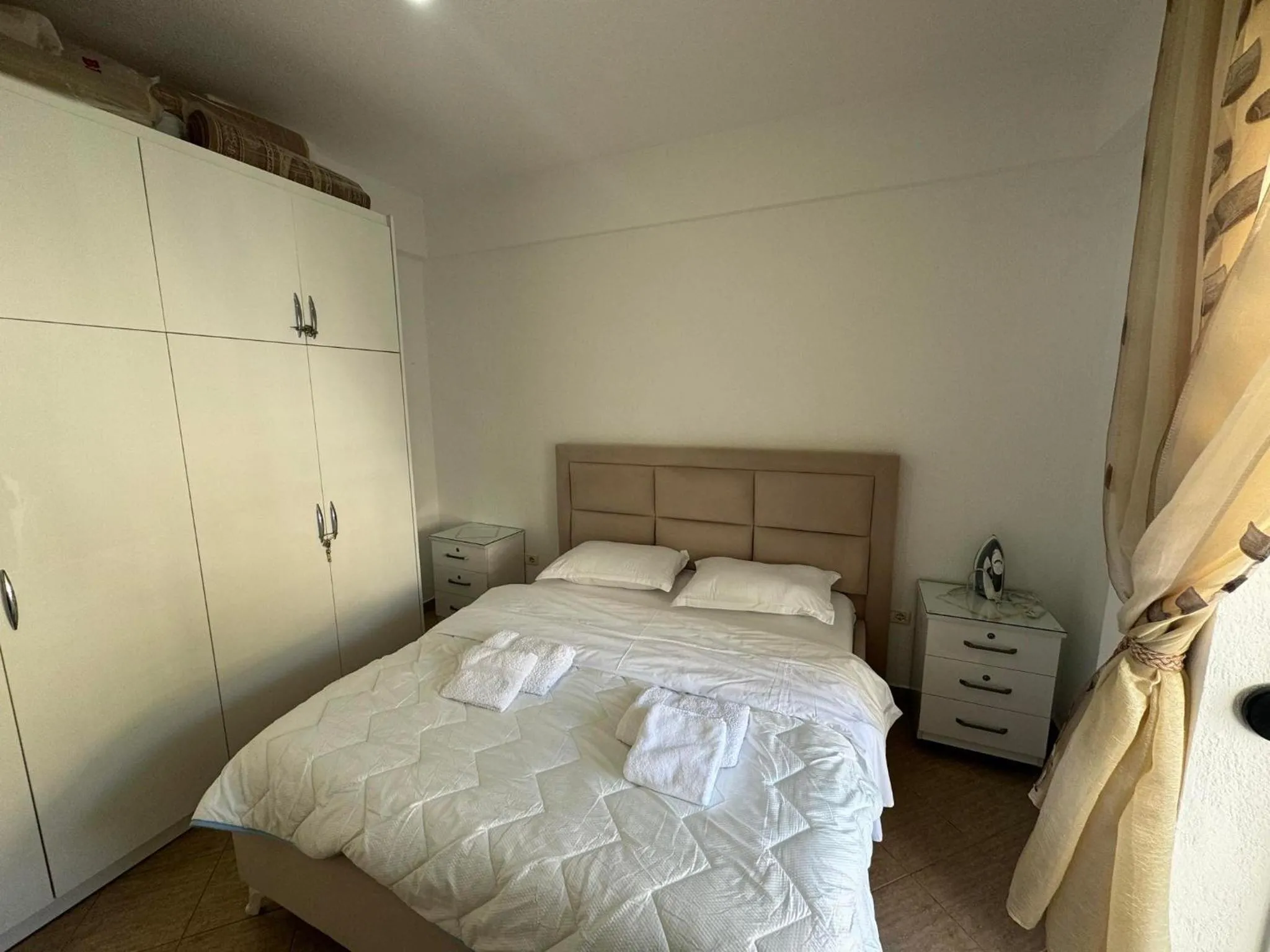 Bedroom, Bed in Taulant