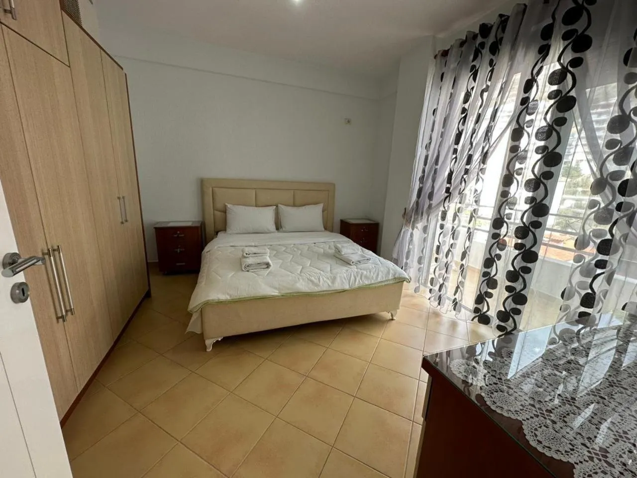 Bedroom, Bed in Taulant
