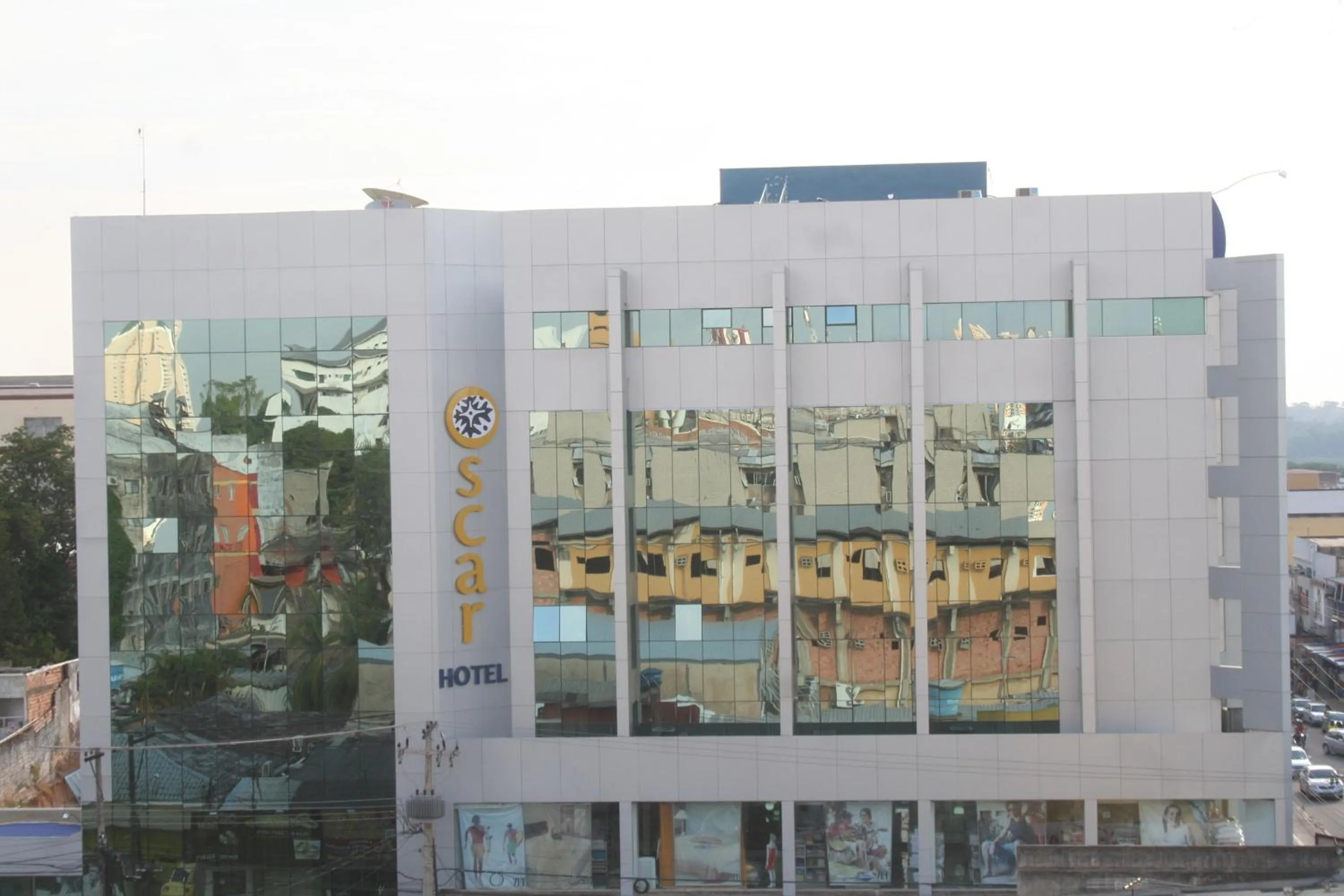 Facade/entrance in Oscar Hotel Executive