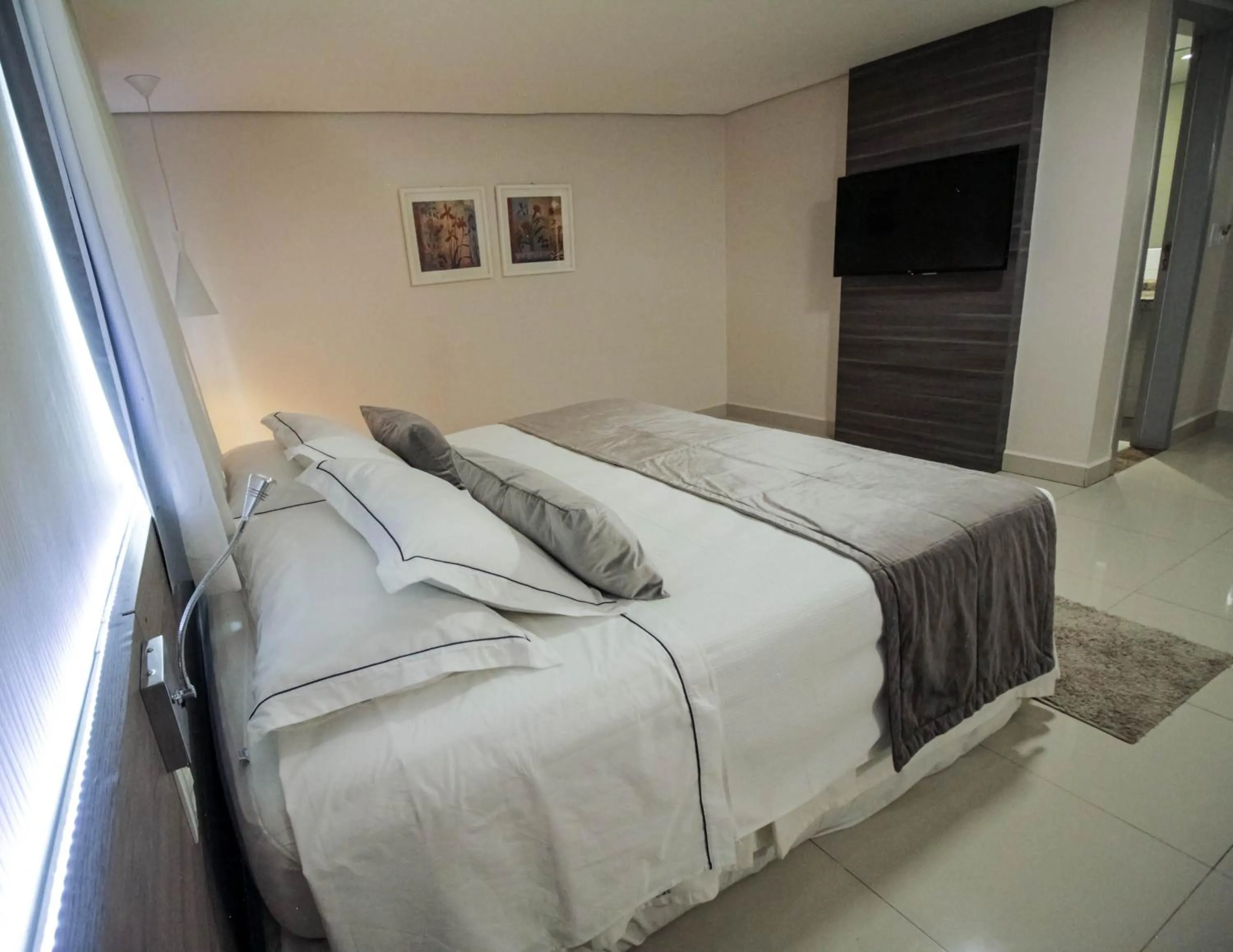 Bathroom, Bed in Oscar Hotel Executive