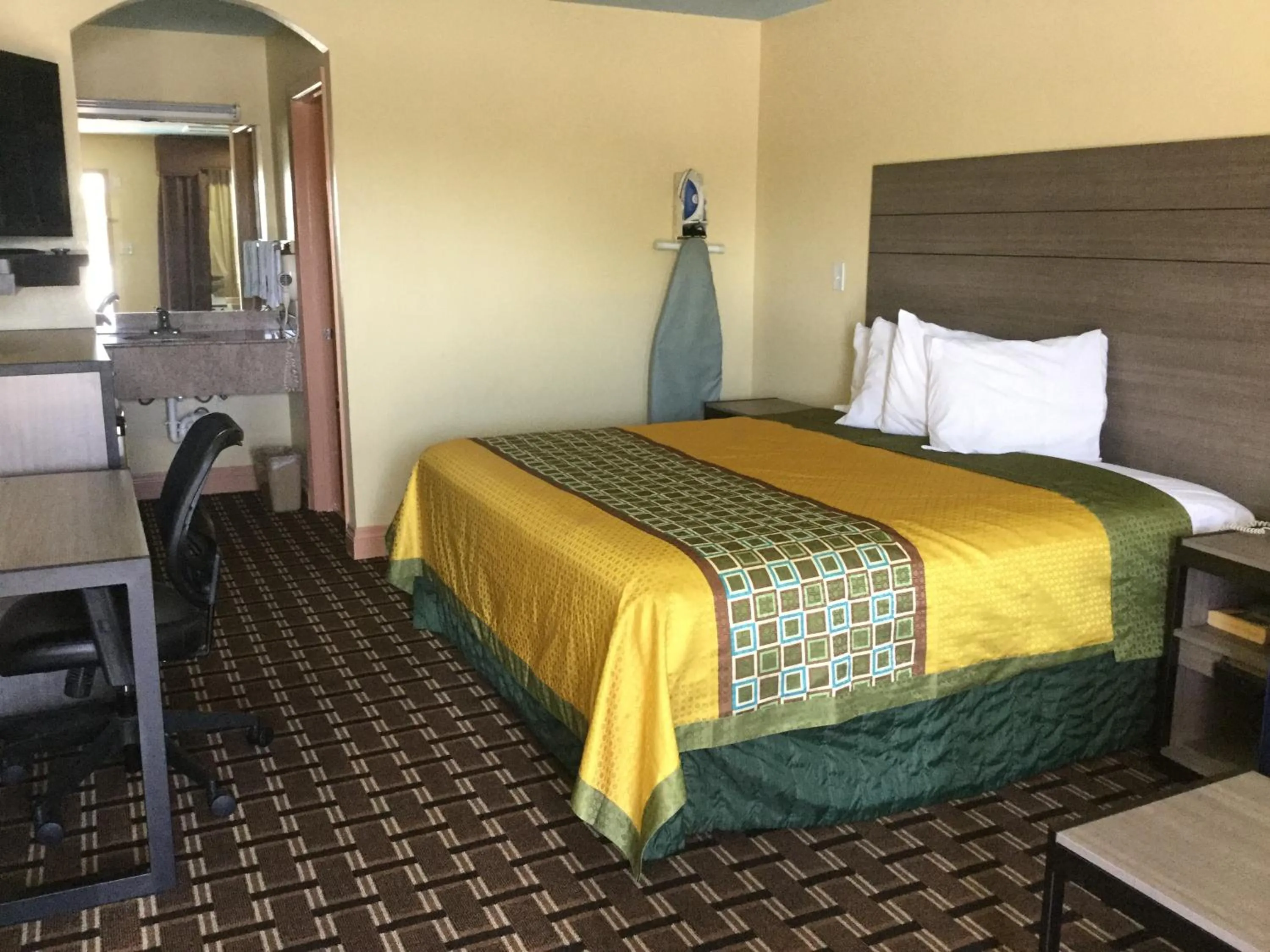 Bed in Luxury Inn and Suites Seaworld