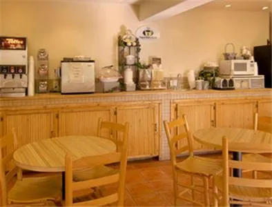 Restaurant/places to eat in Super 8 by Wyndham Socorro