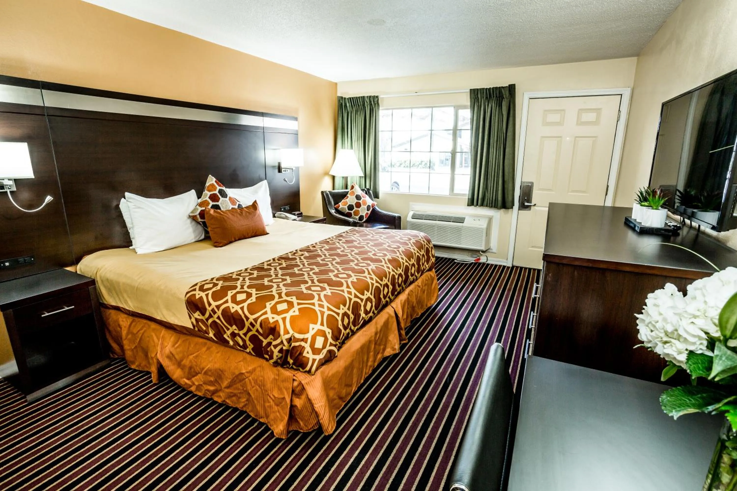 Photo of the whole room, Bed in Budget Inn of America