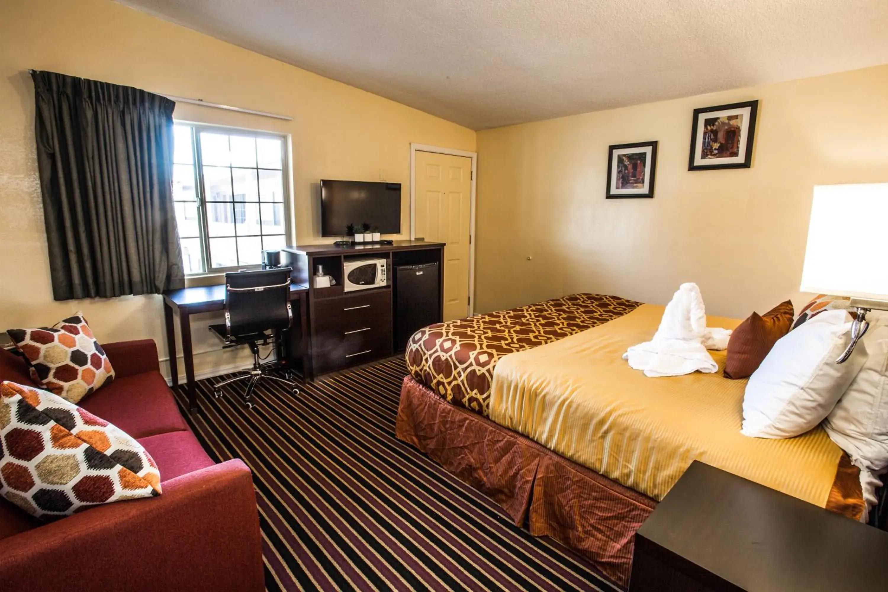 Photo of the whole room in Budget Inn of America