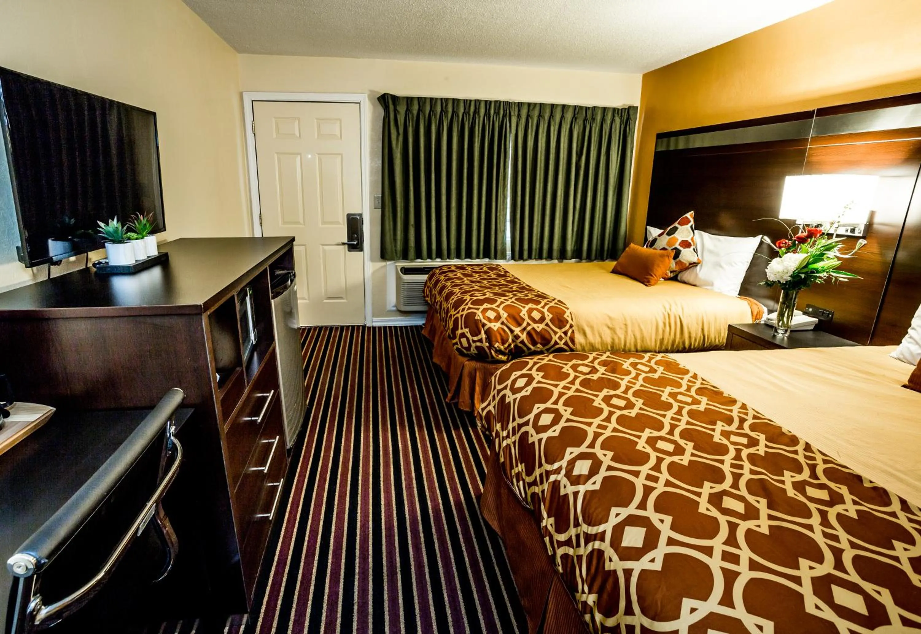 Photo of the whole room, Bed in Budget Inn of America