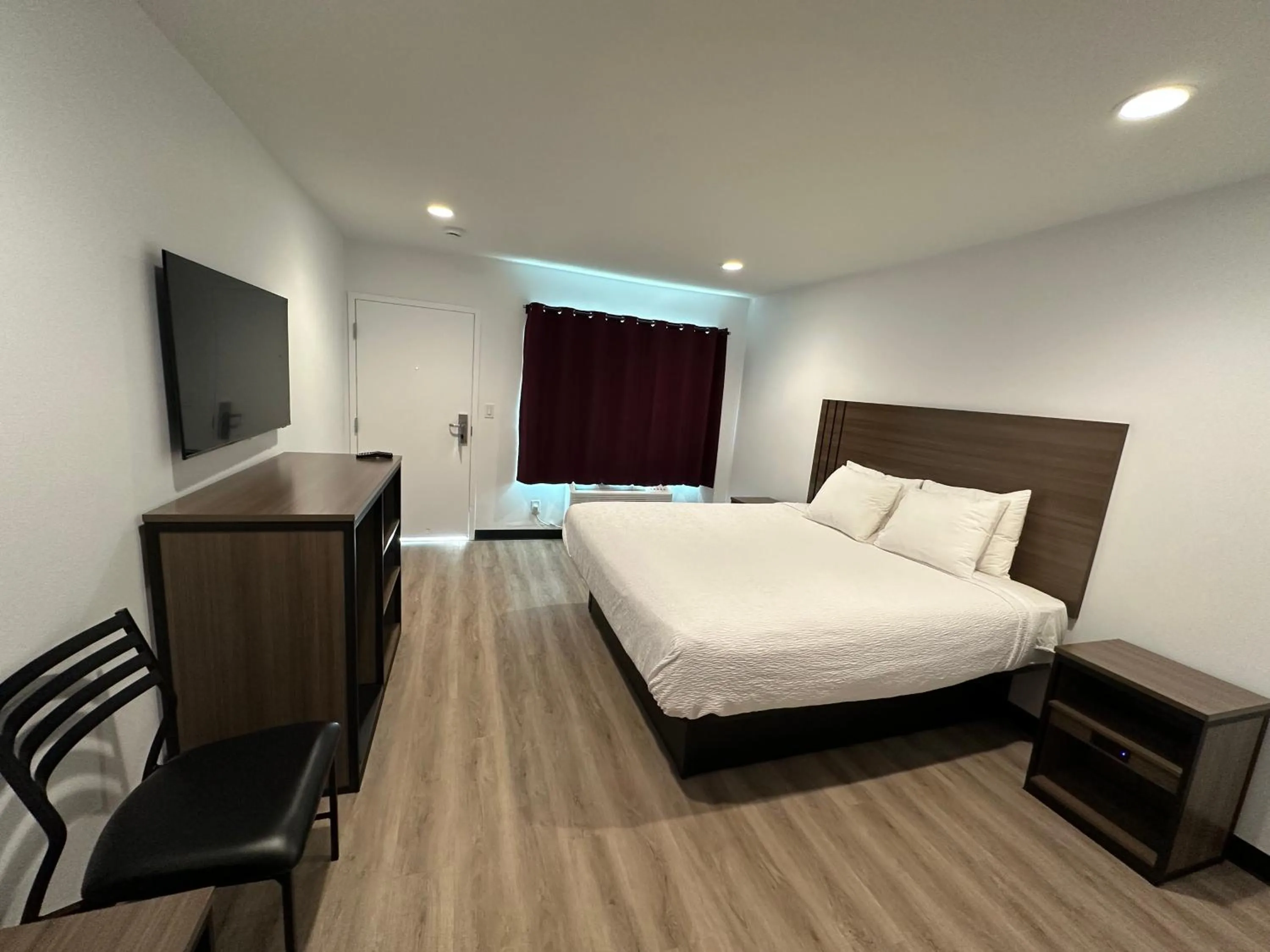 Bed in Hyland Inn Van Nuys