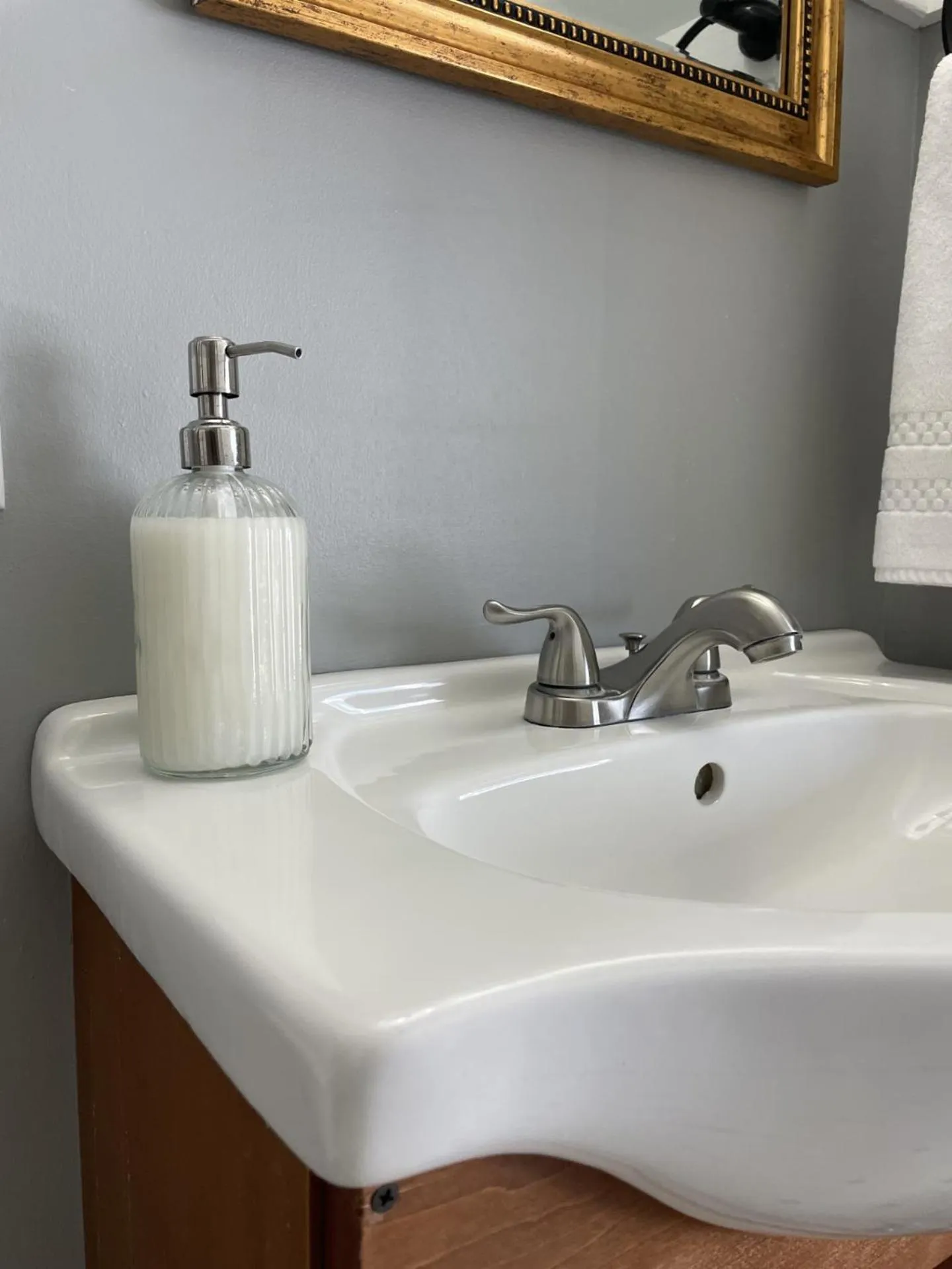 Bathroom in White Sails Inn