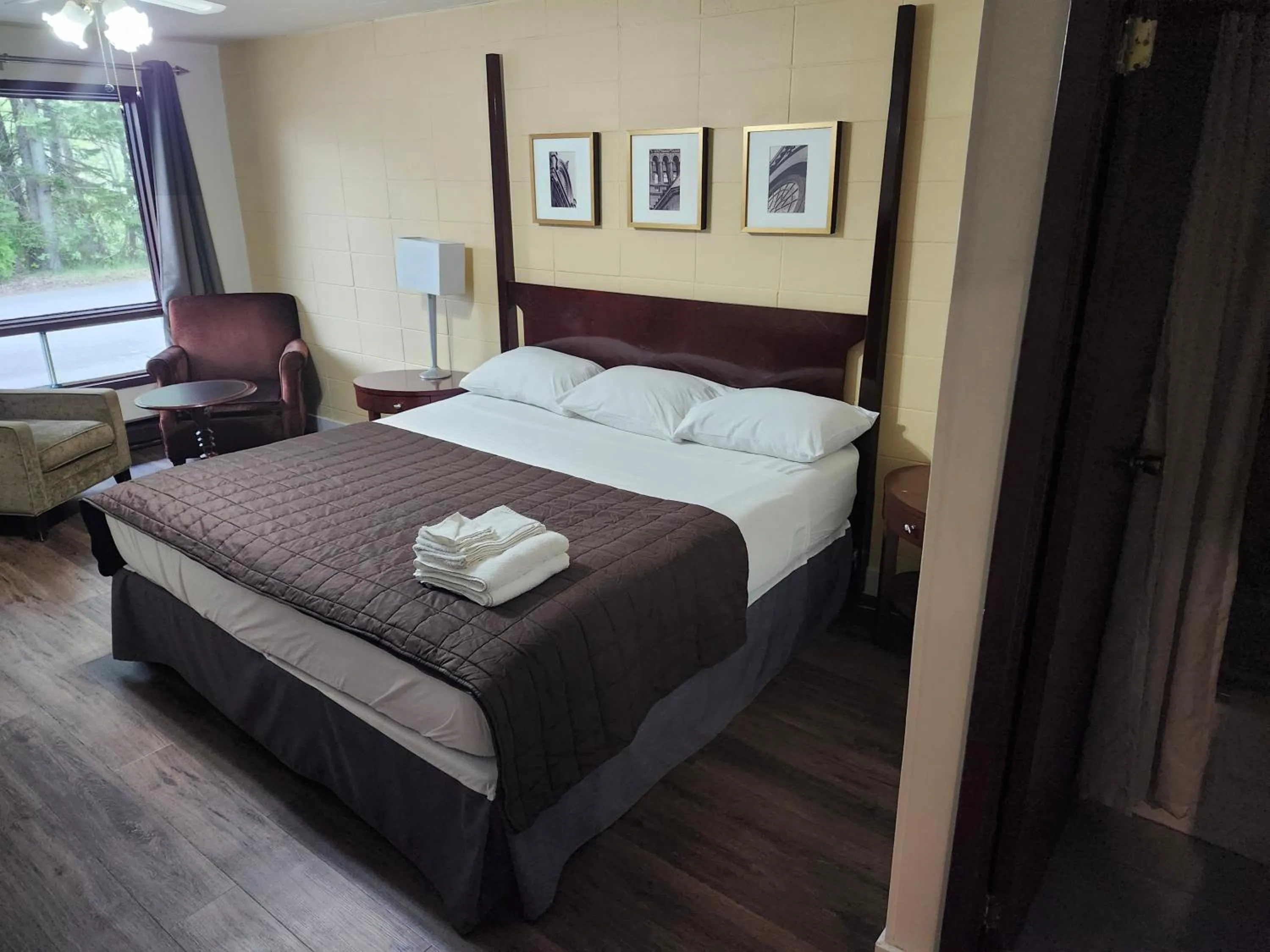 Bed in Auberge Pique Nique