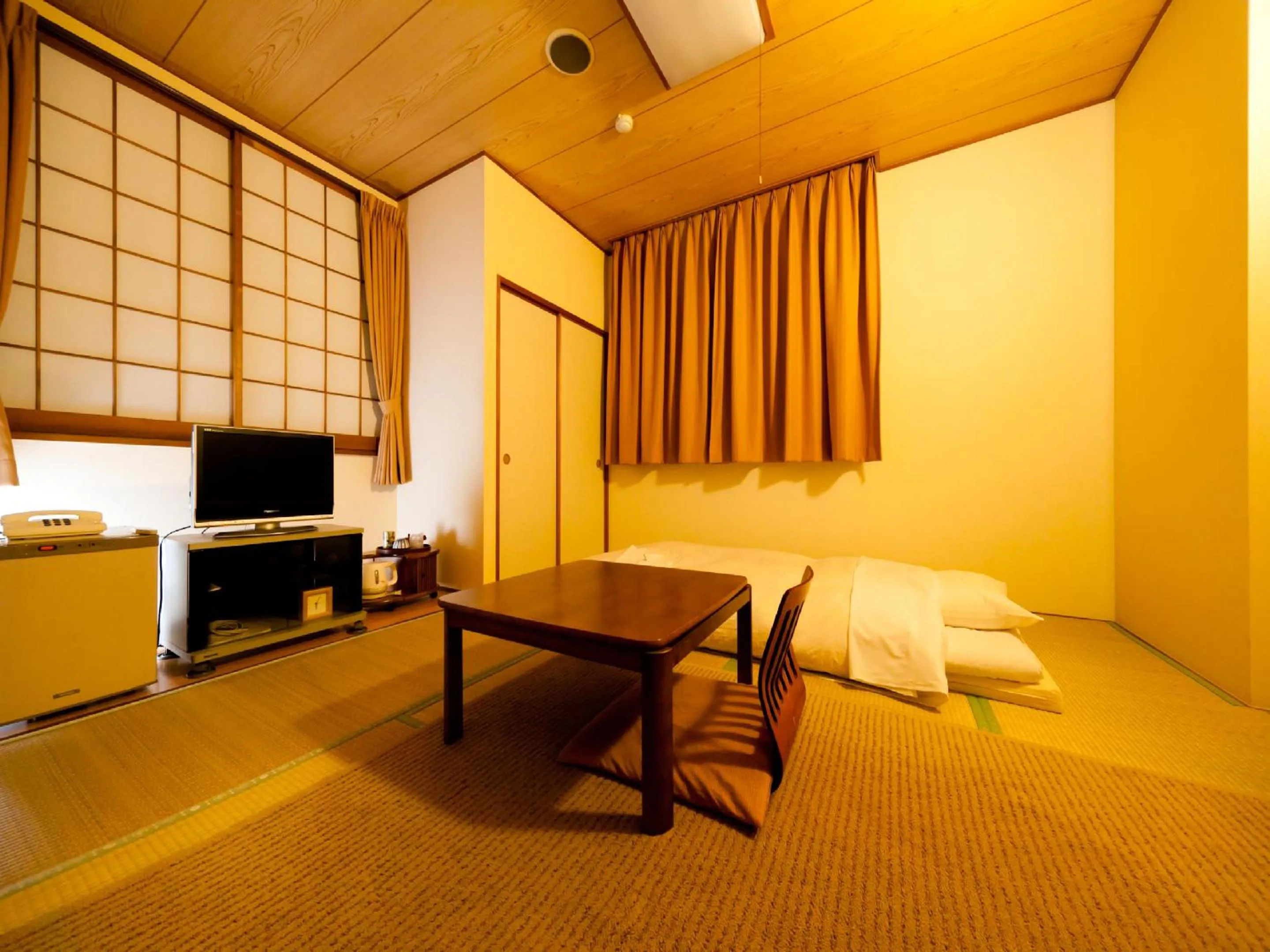 Photo of the whole room, Bed in Koga Central Hotel