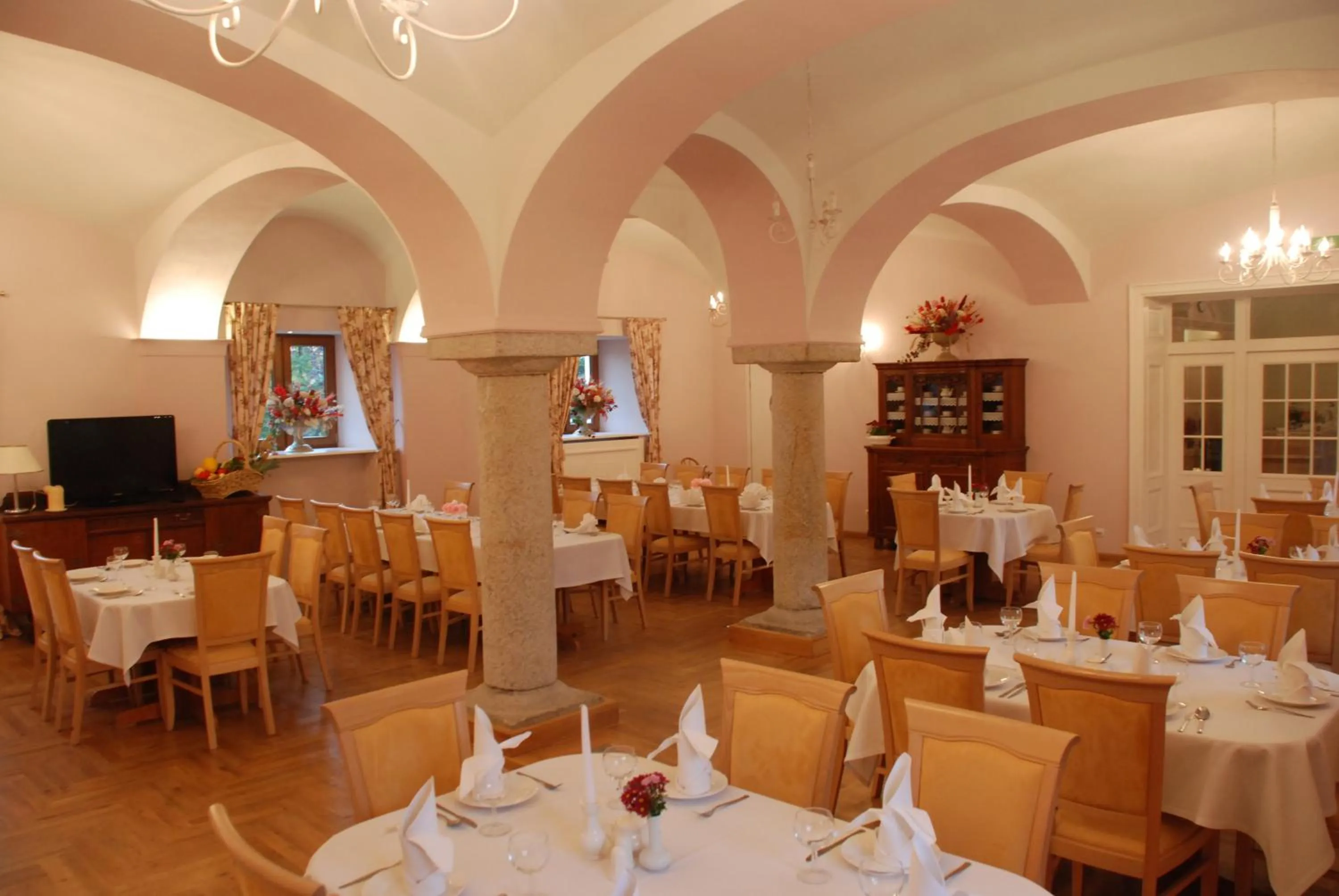 Restaurant/places to eat in Hotel Karczyce