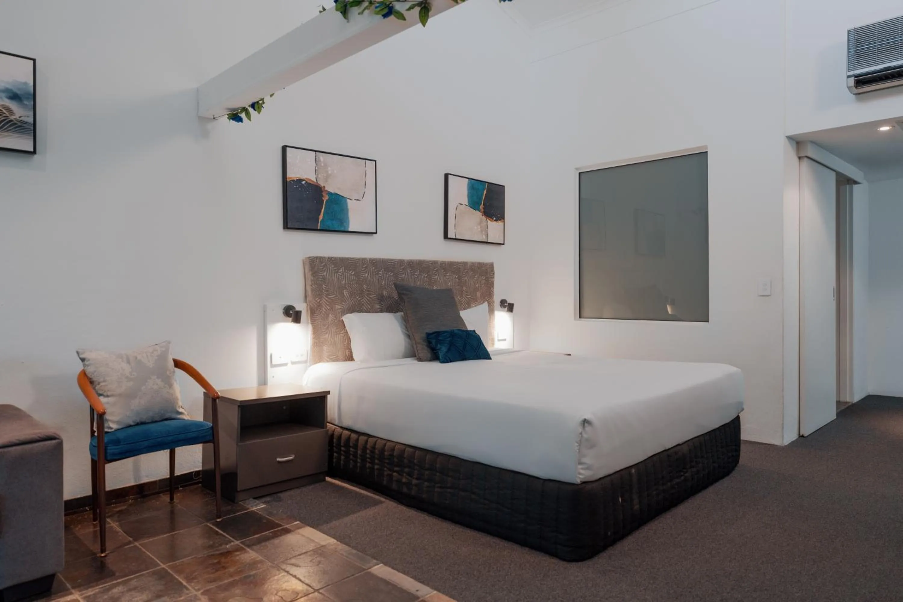 Bed in The Select Inn Gosford