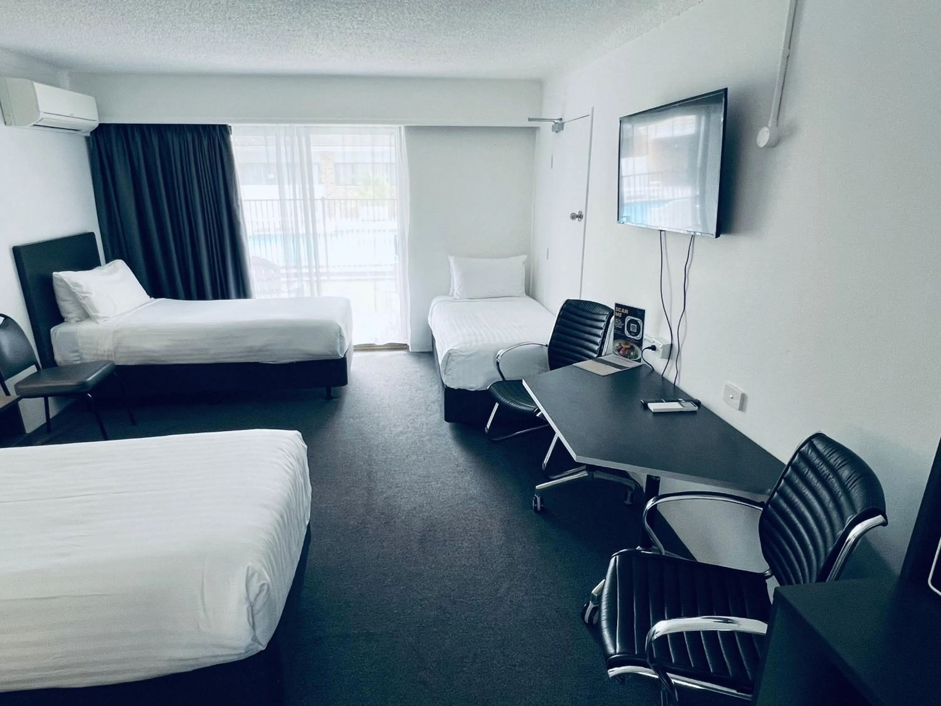 Bed in The Select Inn Gosford