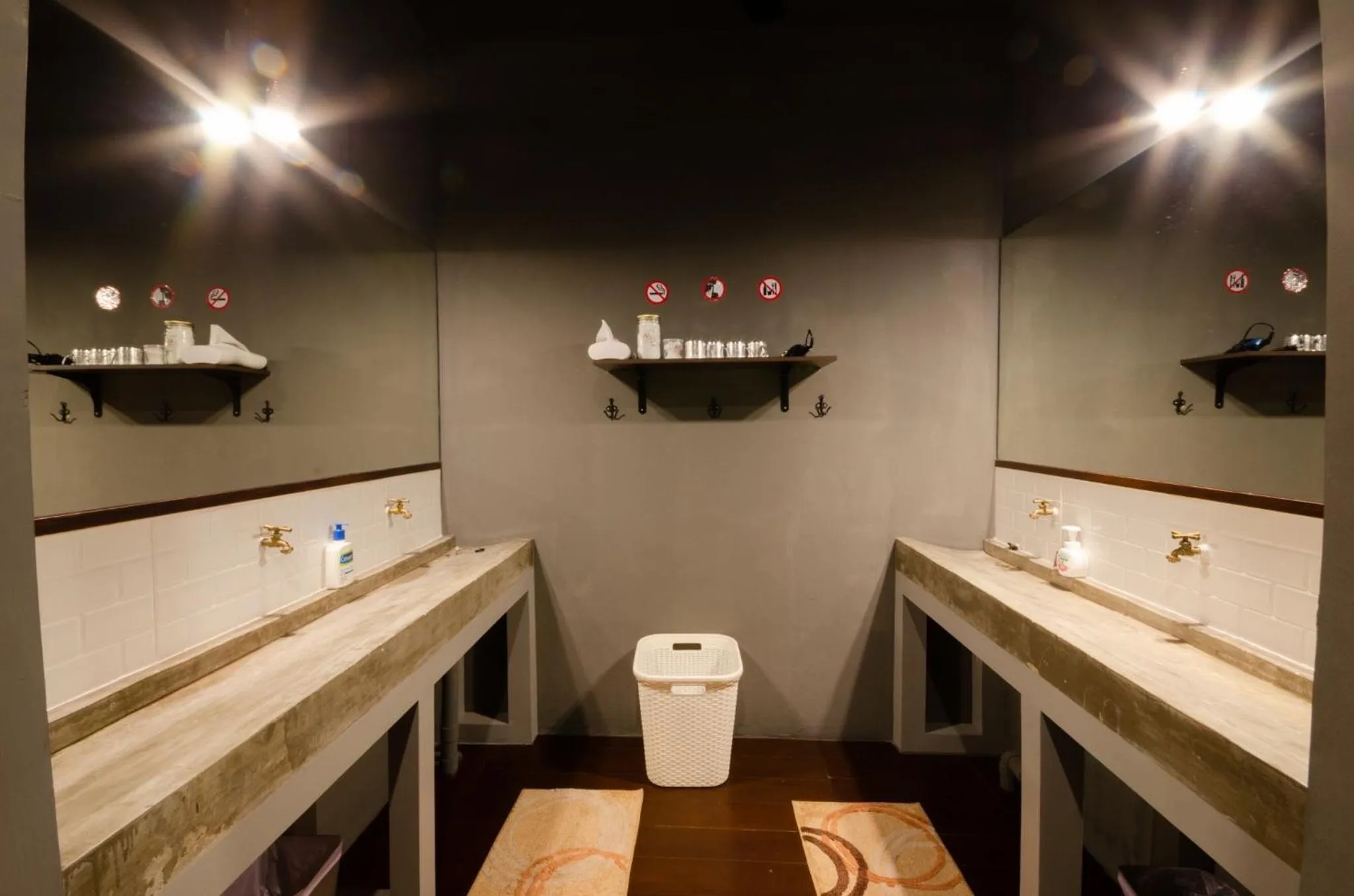 Bathroom in Tian Tian Hostel