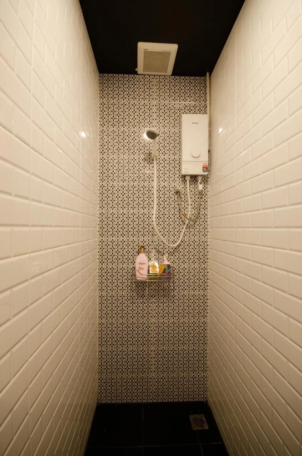 Shower in Tian Tian Hostel