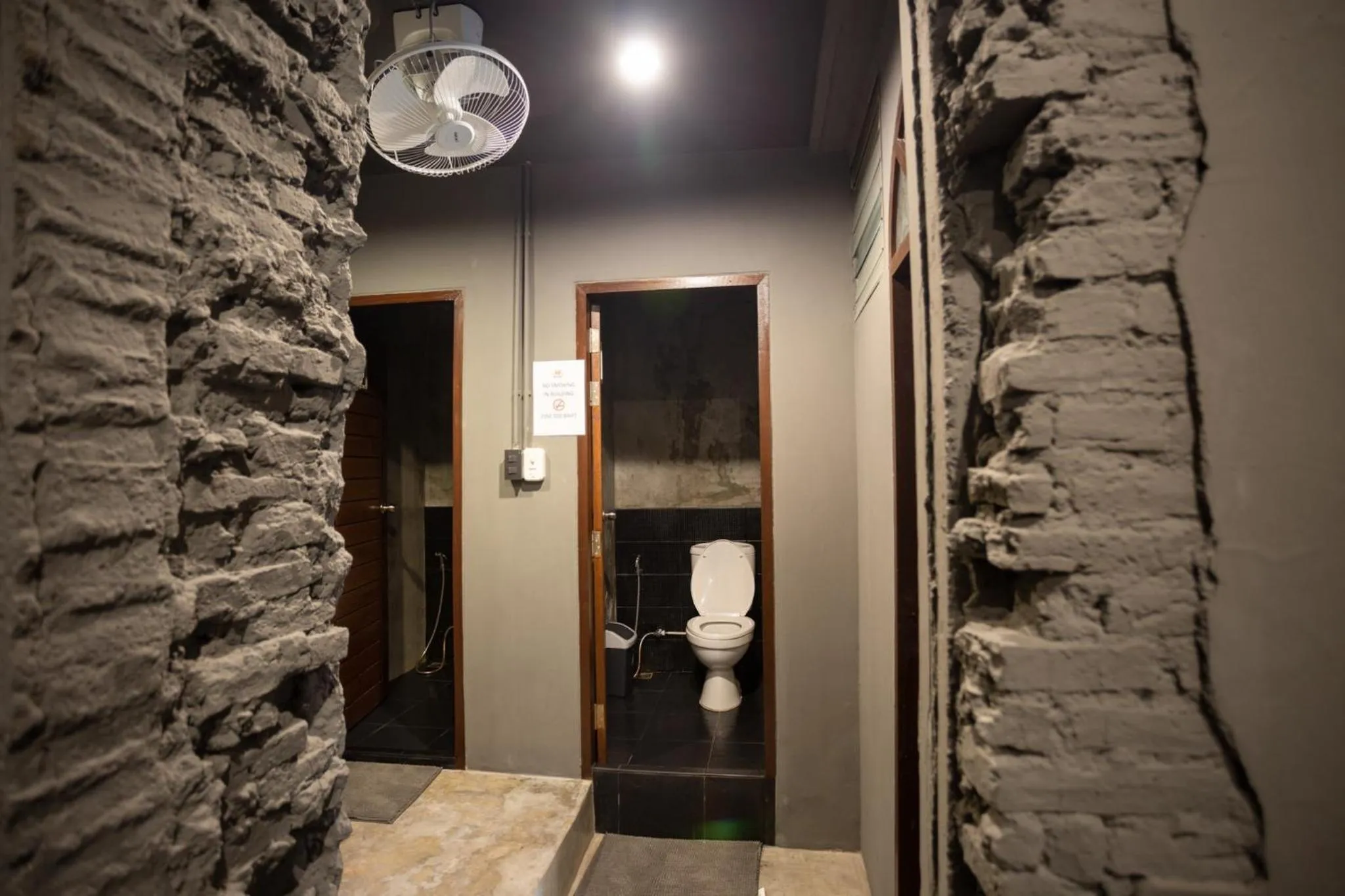 Toilet in Tian Tian Hostel