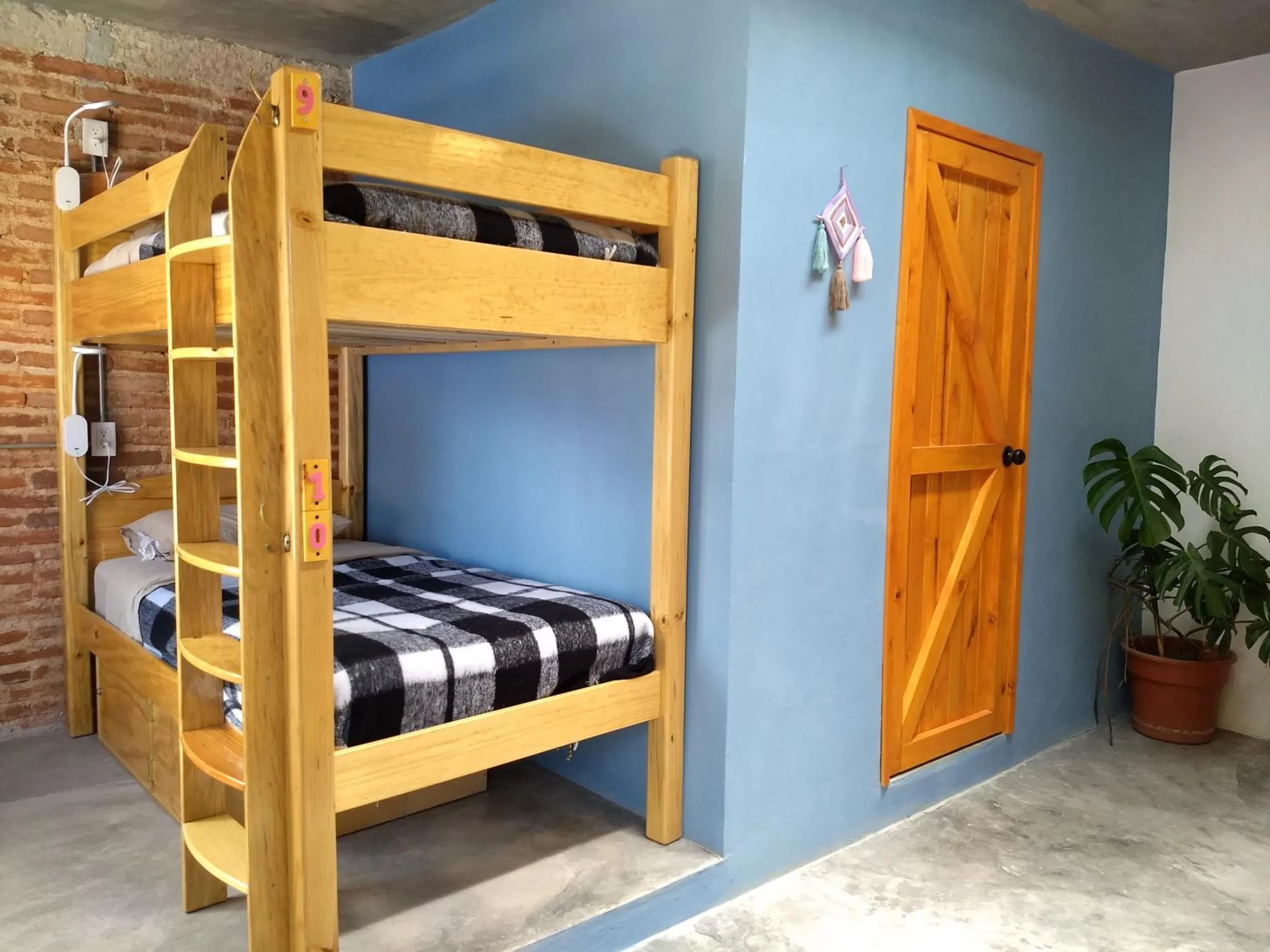 Bed in 10-Bed Mixed Dormitory Room in La Abuelita Hostal