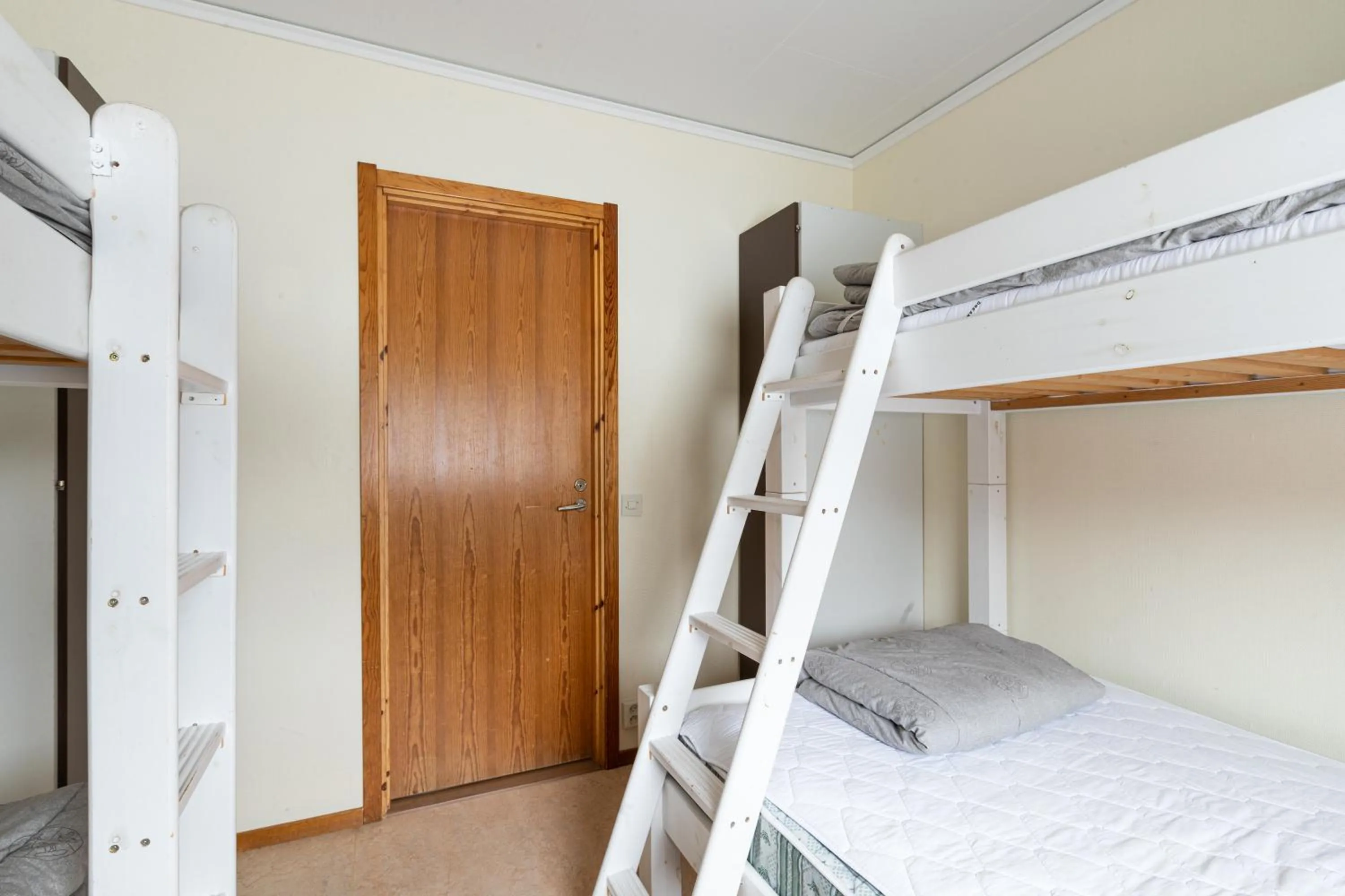 Bedroom, Bed in STF Abisko Turiststation