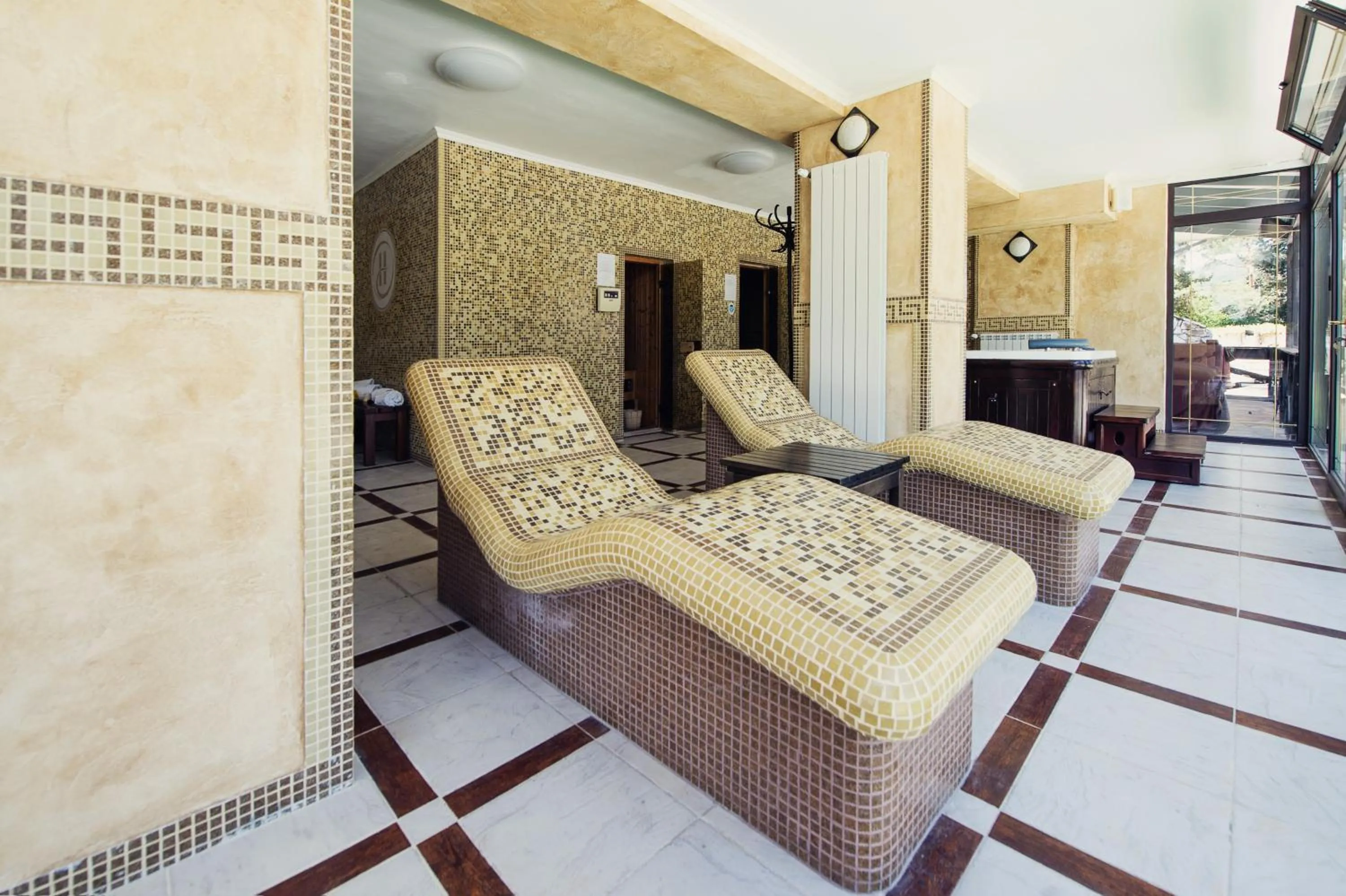 Area and facilities in Family Hotel Hebar